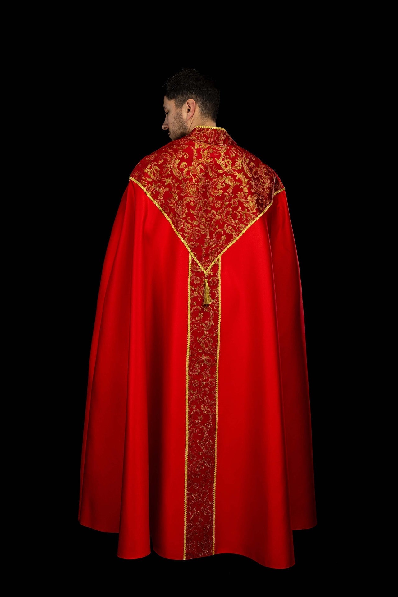Capa pluvial bordada adornada con tejido jacquard rojo KKP/162/02/20 145cm - CASULLAS.ES