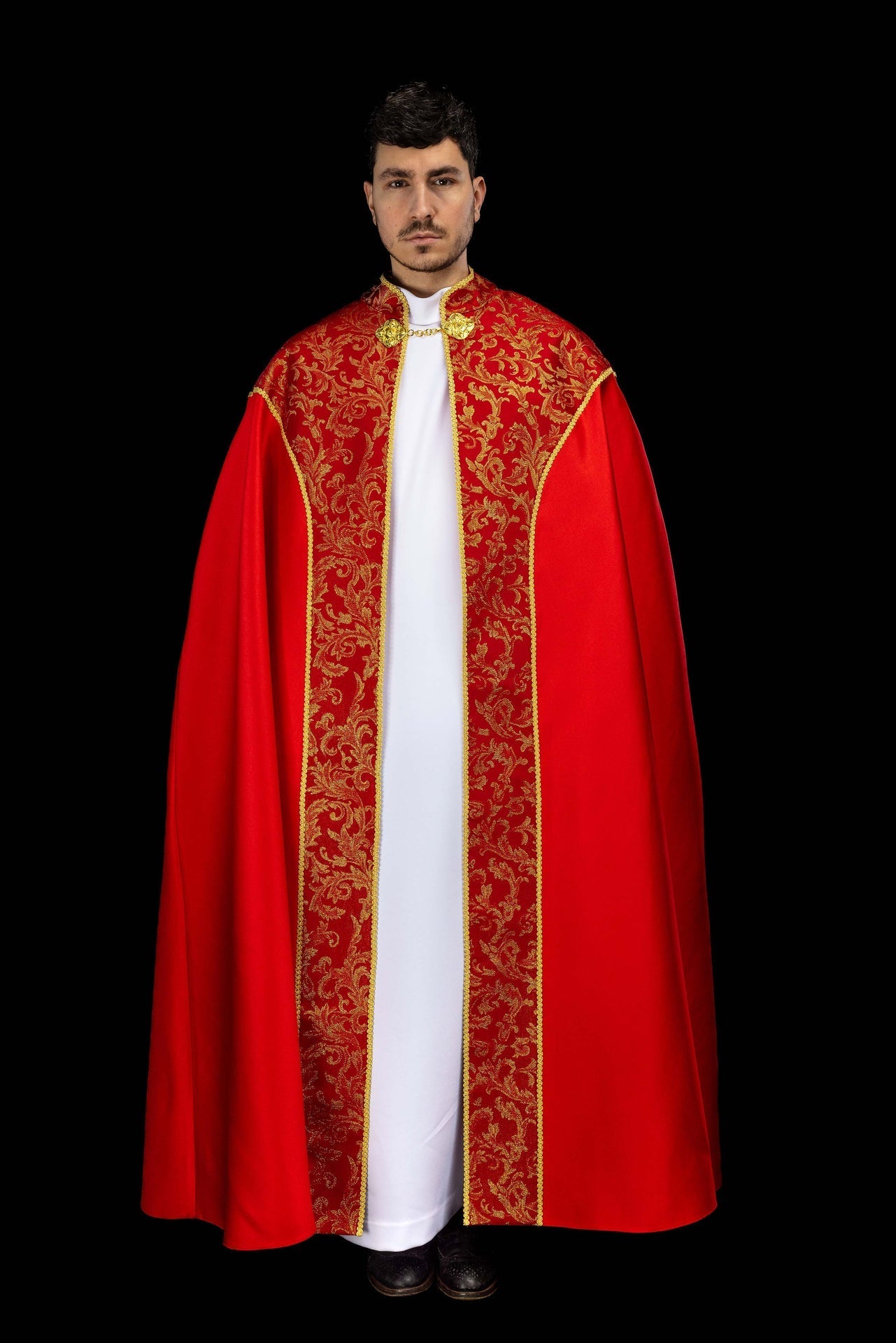 Capa pluvial bordada adornada con tejido jacquard rojo KKP/162/02/20 145cm - CASULLAS.ES