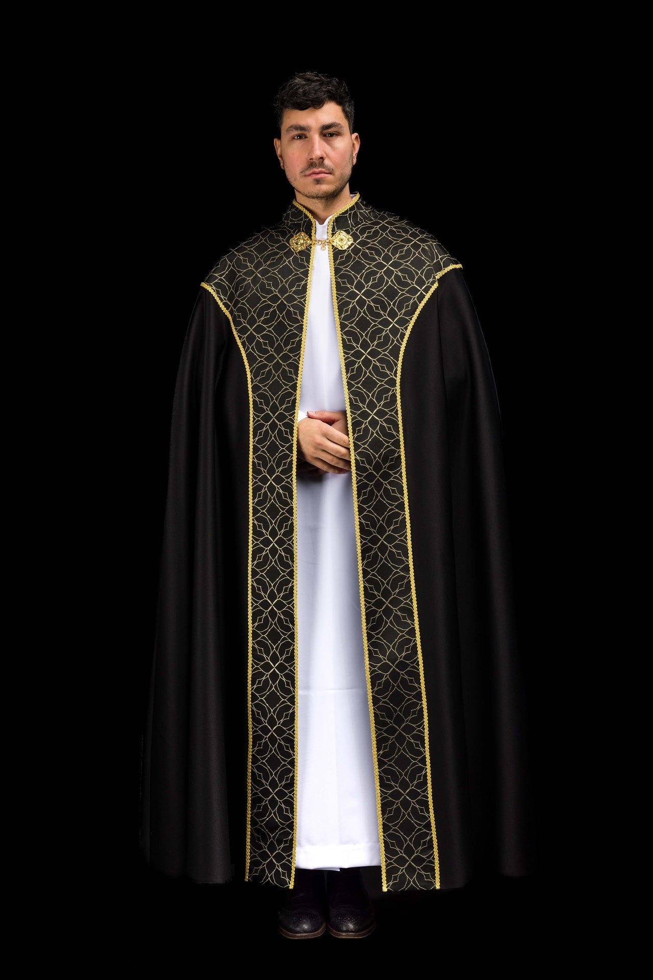 Capa pluvial bordada decorada con tejido jacquard negro KKP/163/07/20 145cm - CASULLAS.ES