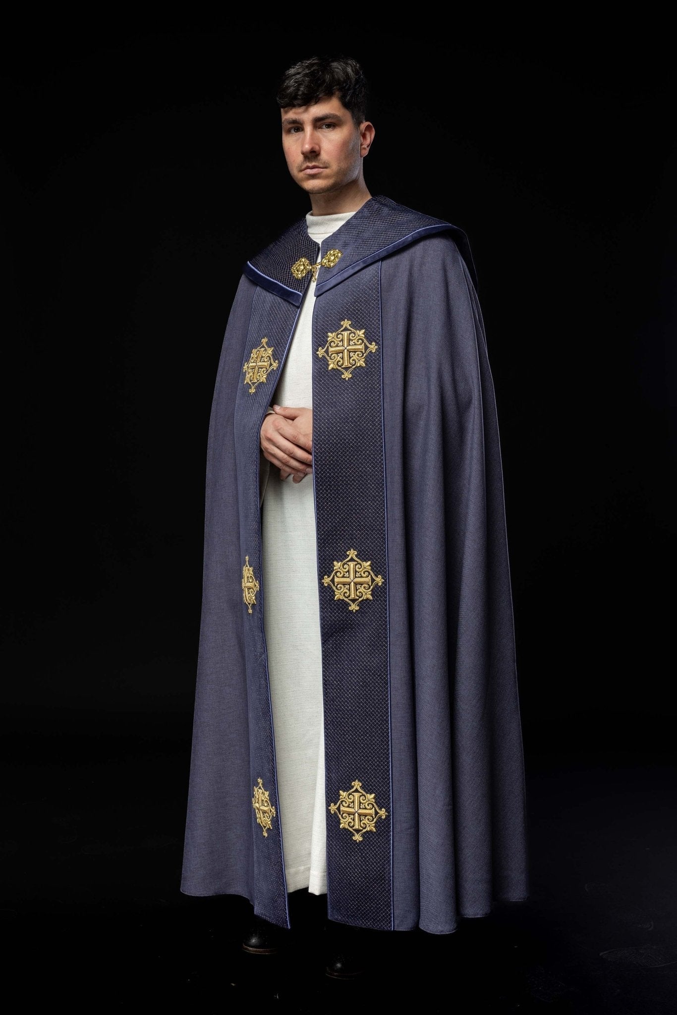 Capa pluvial terciopelo morada con bordado Cruces LE/3029/03 145cm - CASULLAS.ES