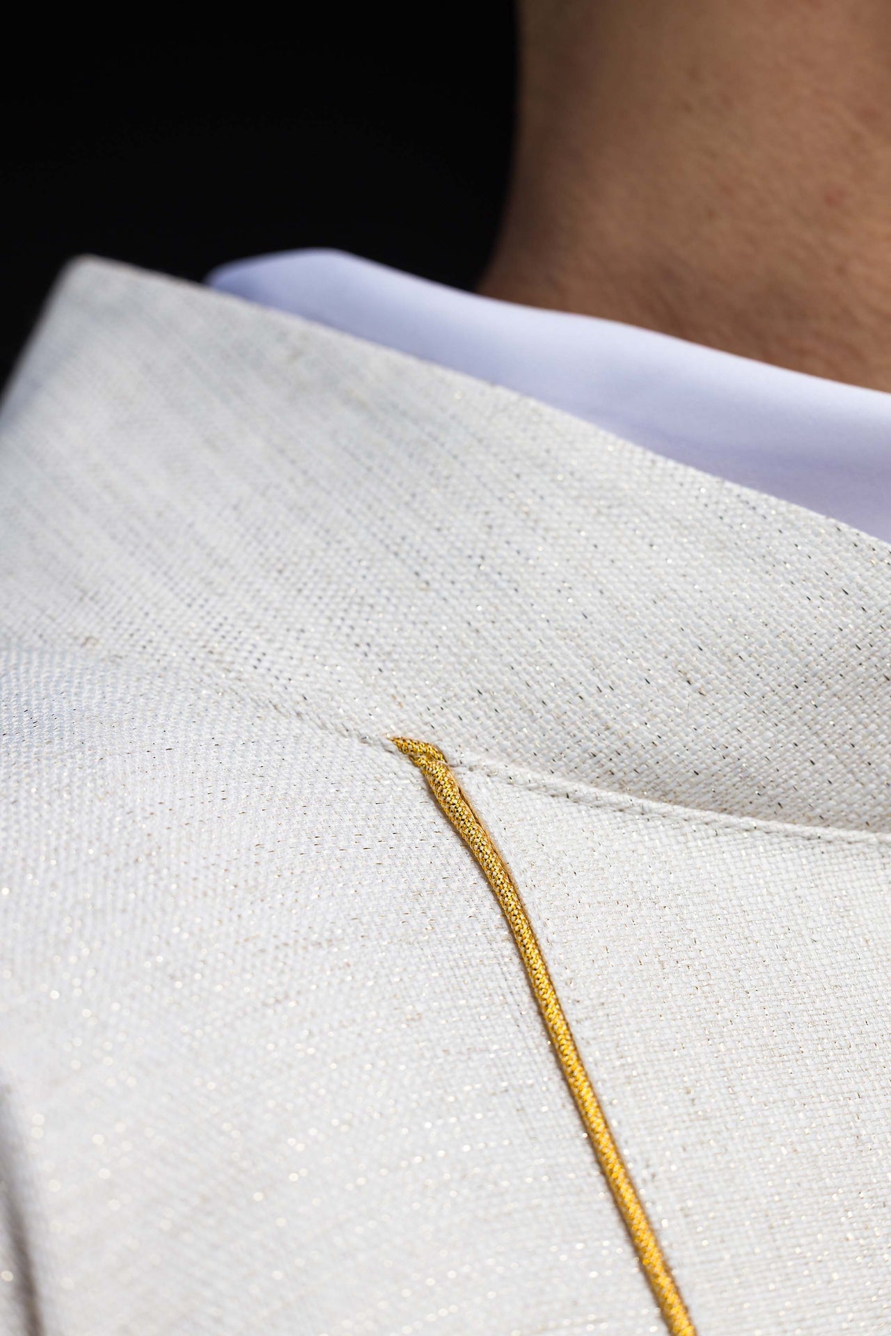 Casulla bordada con la Cruz de Jerusalén – ecru KOR/974/05/100 - CASULLAS.ES