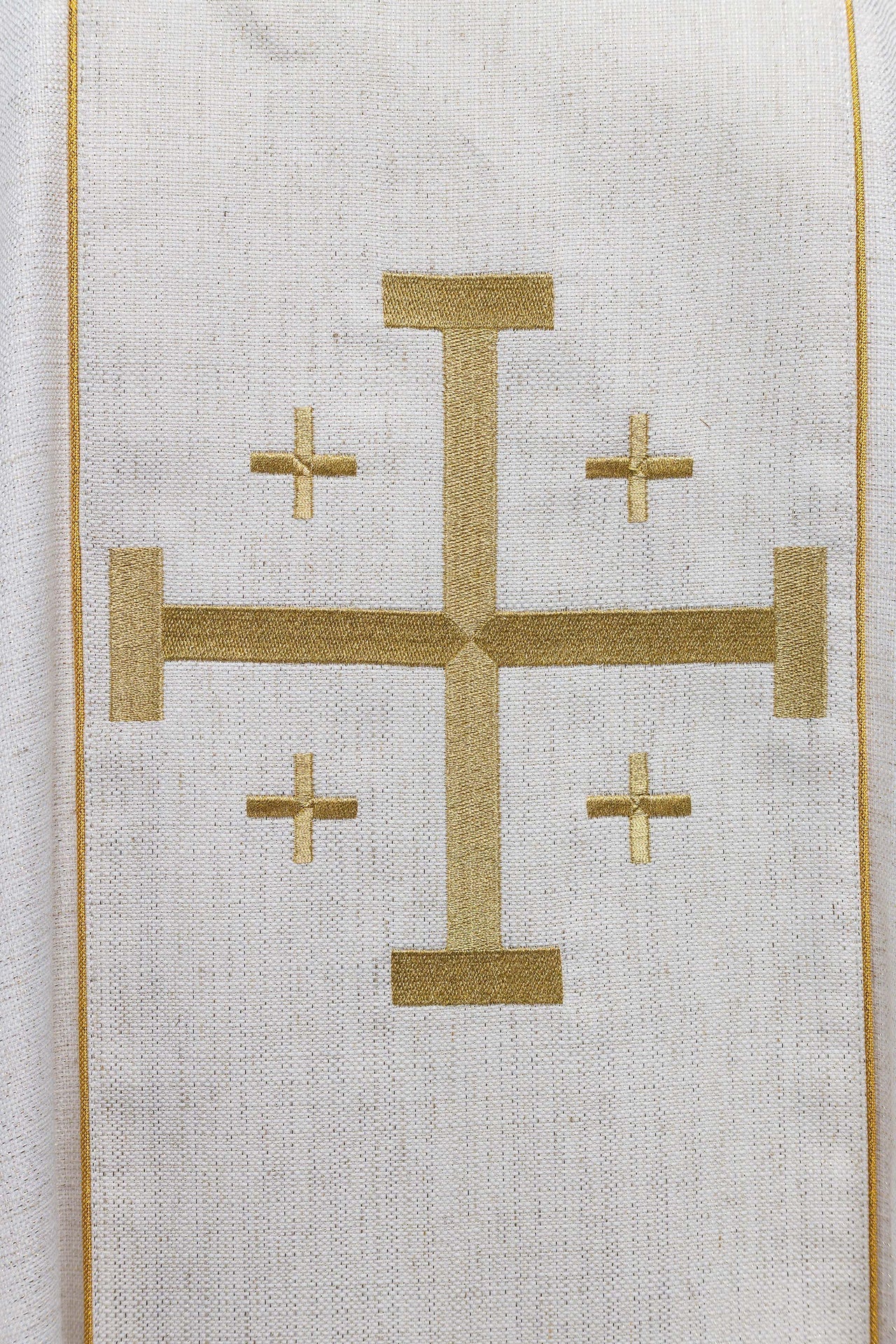 Casulla bordada con la Cruz de Jerusalén – ecru KOR/974/05/100 - CASULLAS.ES
