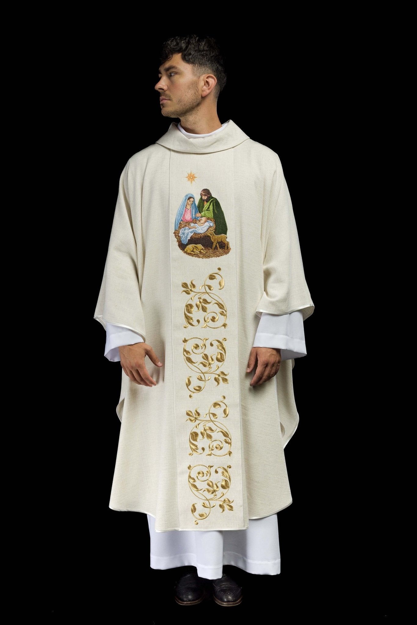 Casulla bordada con la imagen de la Sagrada Familia tejido natural KOR/276/05/49 - CASULLAS.ES