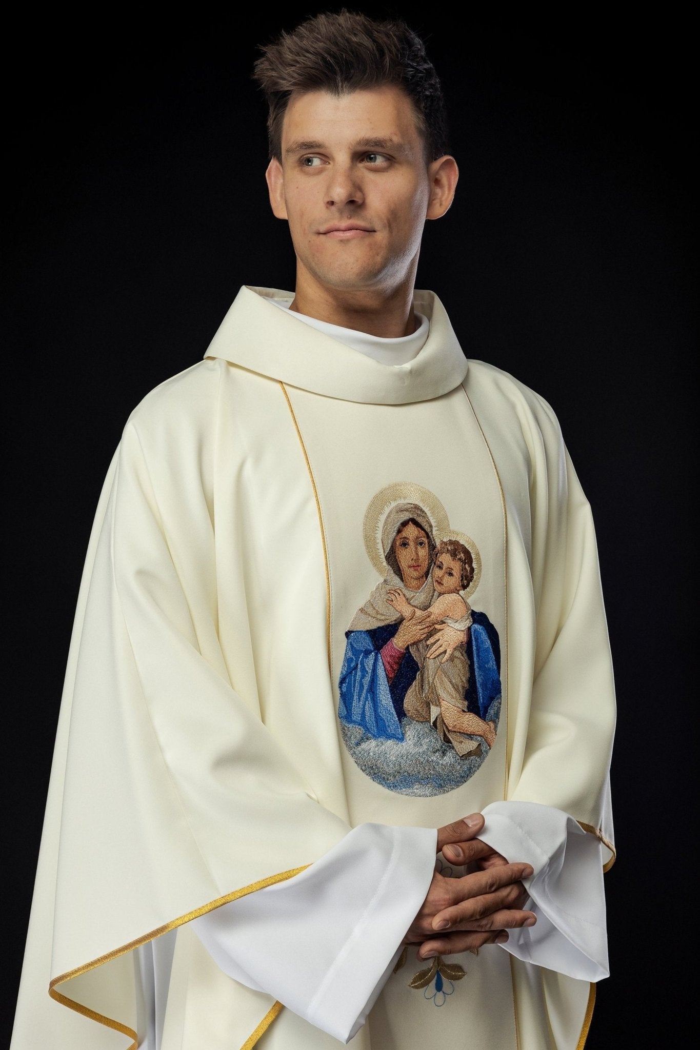 Casulla bordada con la imagen de la Virgen María y el Niño KOW2/007/05/01 - CASULLAS.ES