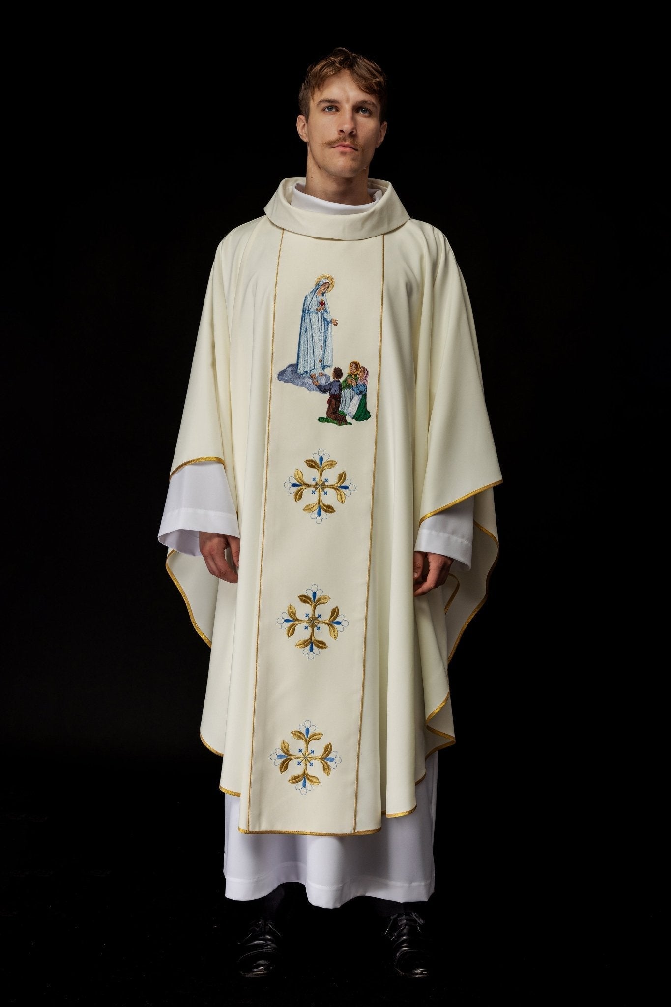 Casulla bordada con la imagen de Nuestra Señora de Fátima KOW2/002/05/01 - CASULLAS.ES