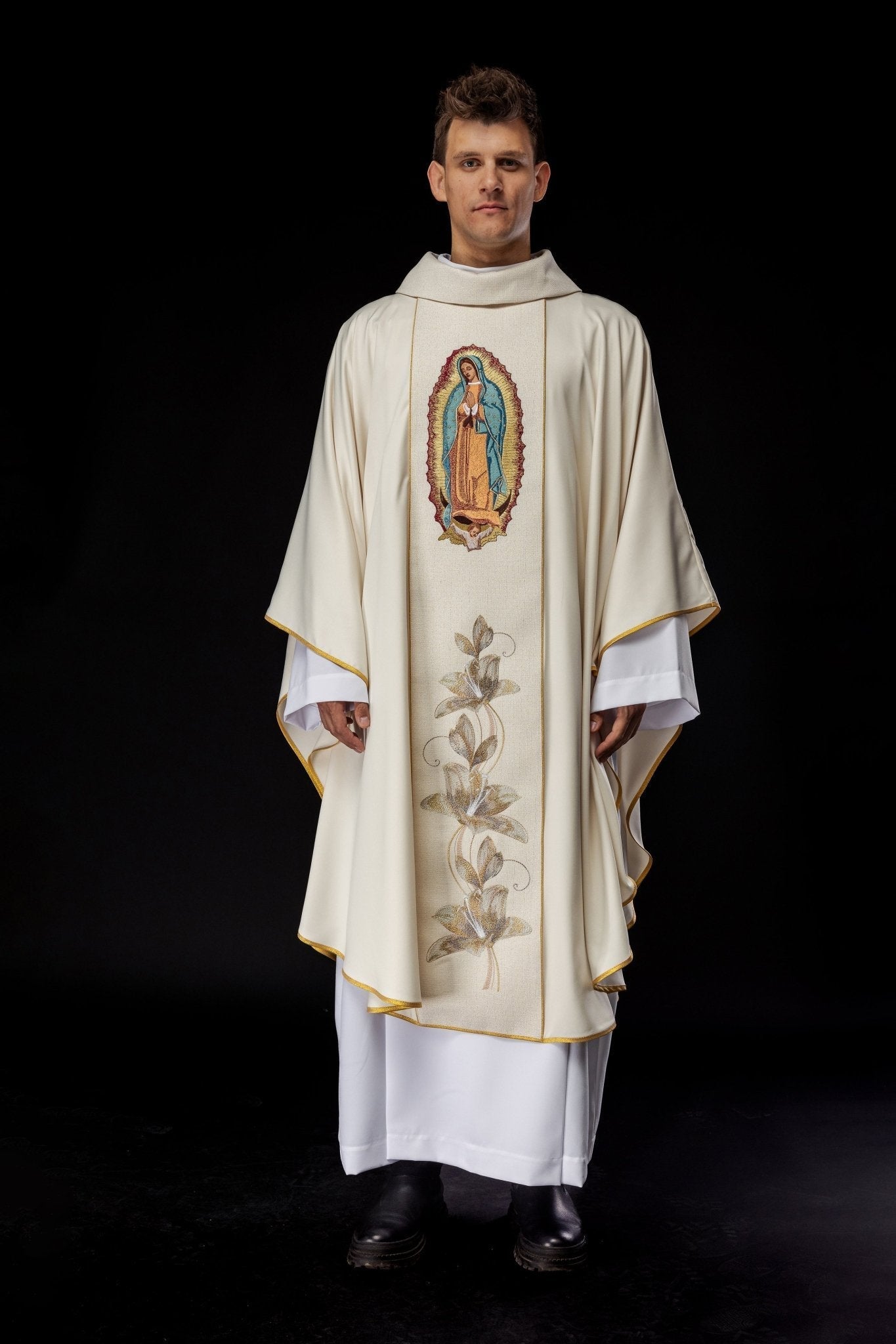 Casulla bordada con la imagen de Nuestra Señora de Guadalupe KOW2/010/05/53 - CASULLAS.ES