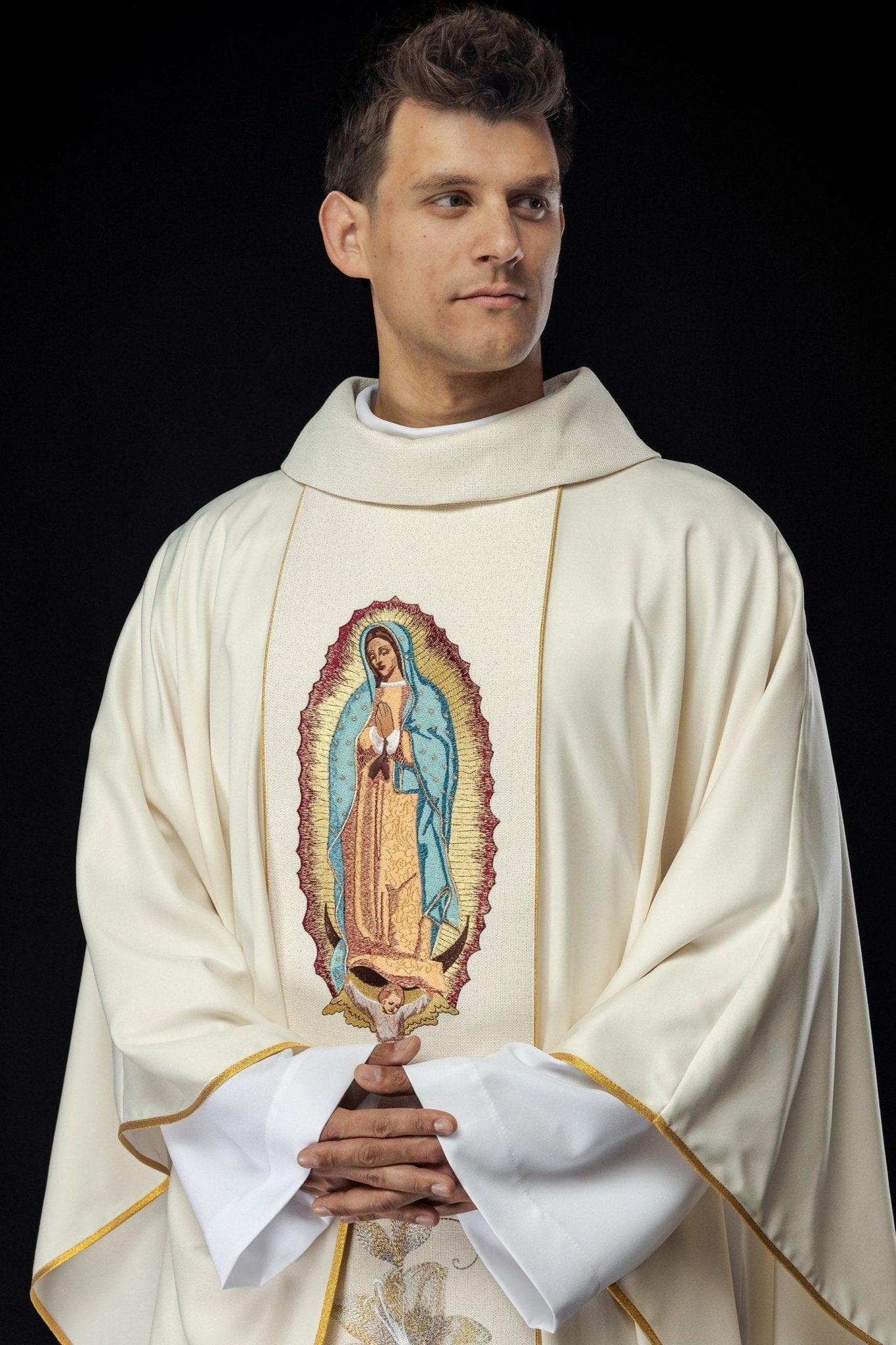 Casulla bordada con la imagen de Nuestra Señora de Guadalupe KOW2/010/05/53 - CASULLAS.ES