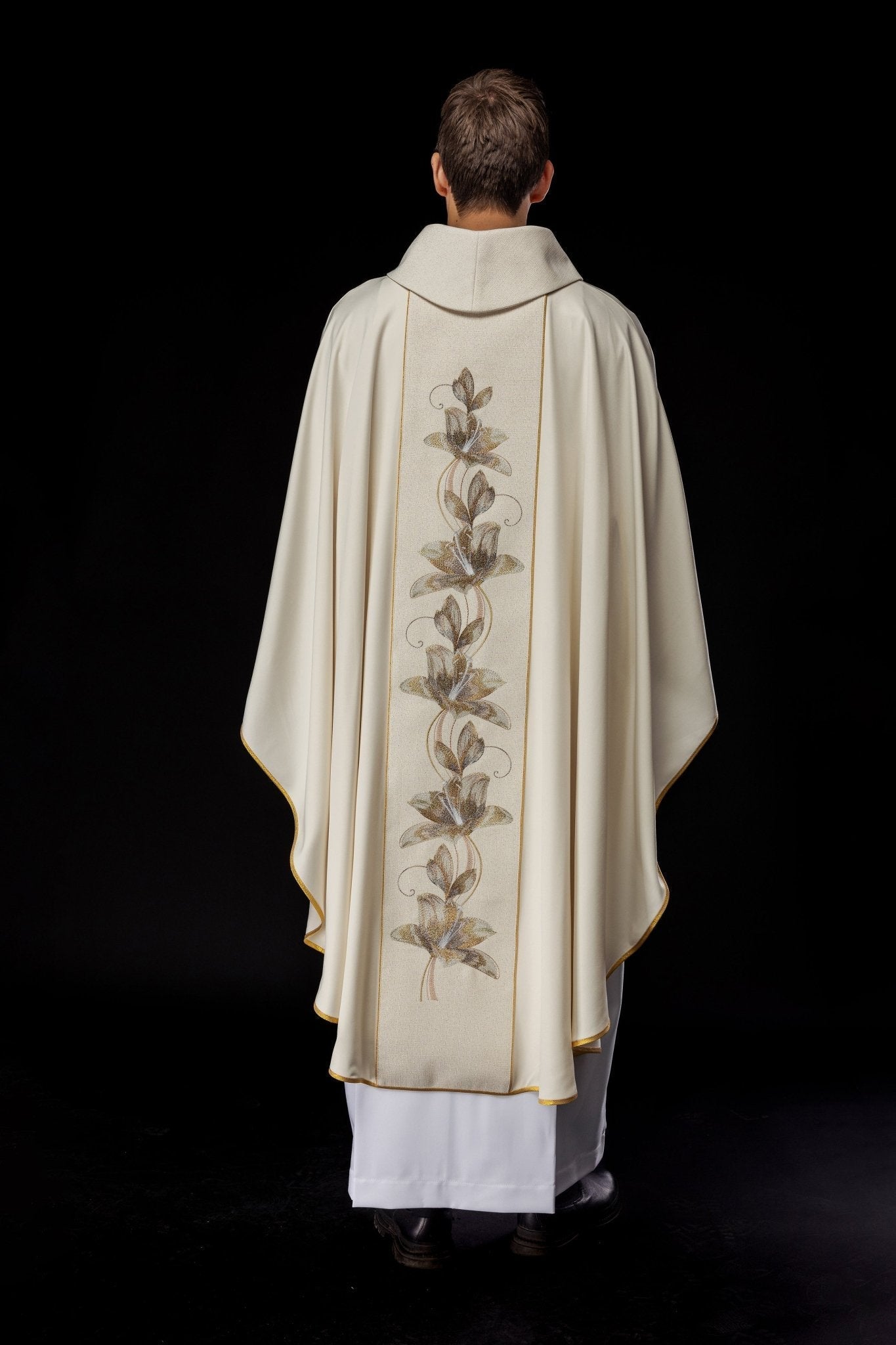 Casulla bordada con la imagen de Nuestra Señora de Guadalupe KOW2/010/05/53 - CASULLAS.ES