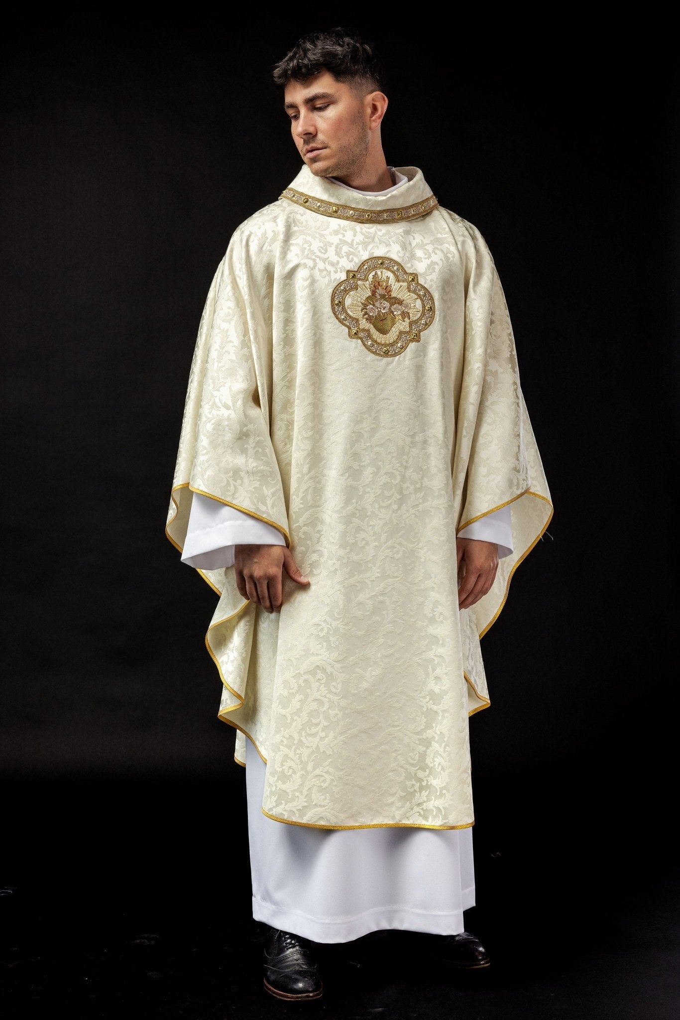 Casulla bordada con un motivo jacquard del Corazón de María S - 70101 - 05 - 88 - CASULLAS.ES