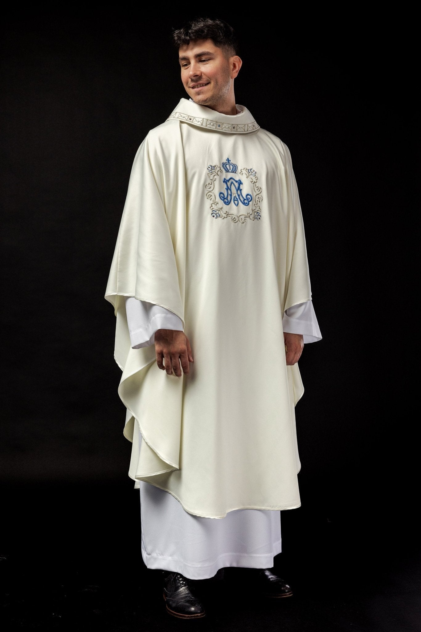 Casulla con bordado mariano LE/7041/05 - CASULLAS.ES