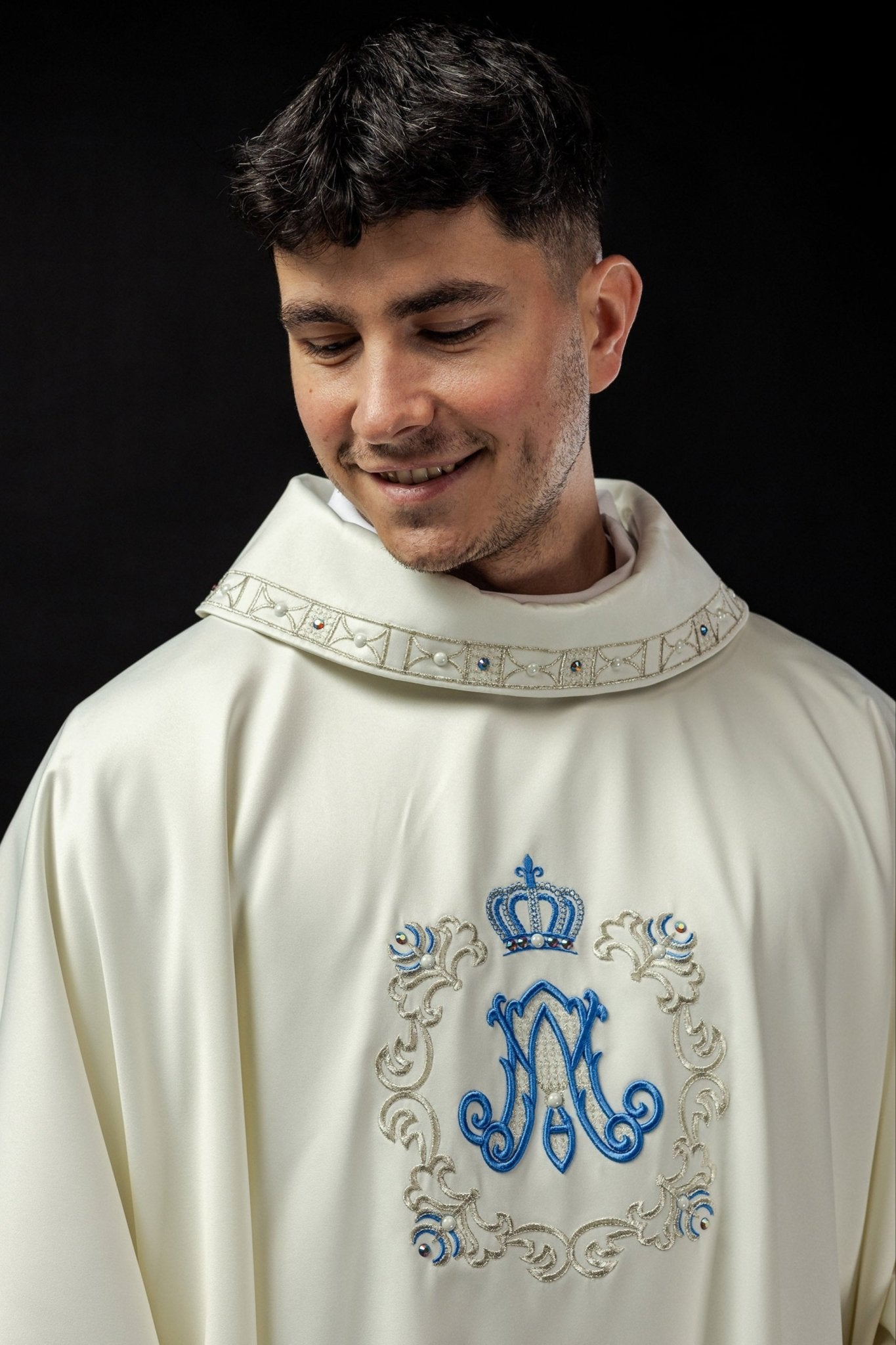 Casulla con bordado mariano LE/7041/05 - CASULLAS.ES