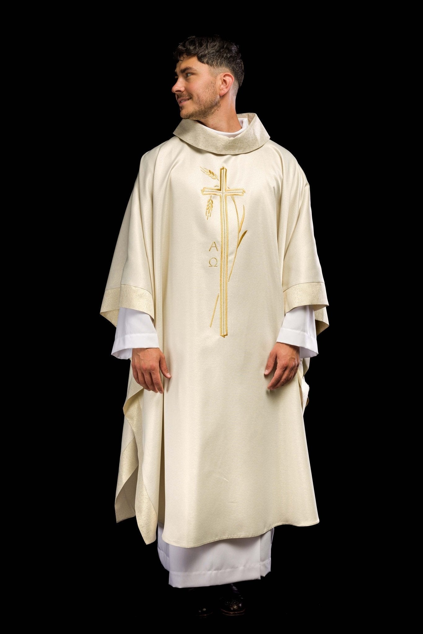 Casulla con motivo de cruz y espiga en color crudo S - 7052 - 05 - 54 - CASULLAS.ES
