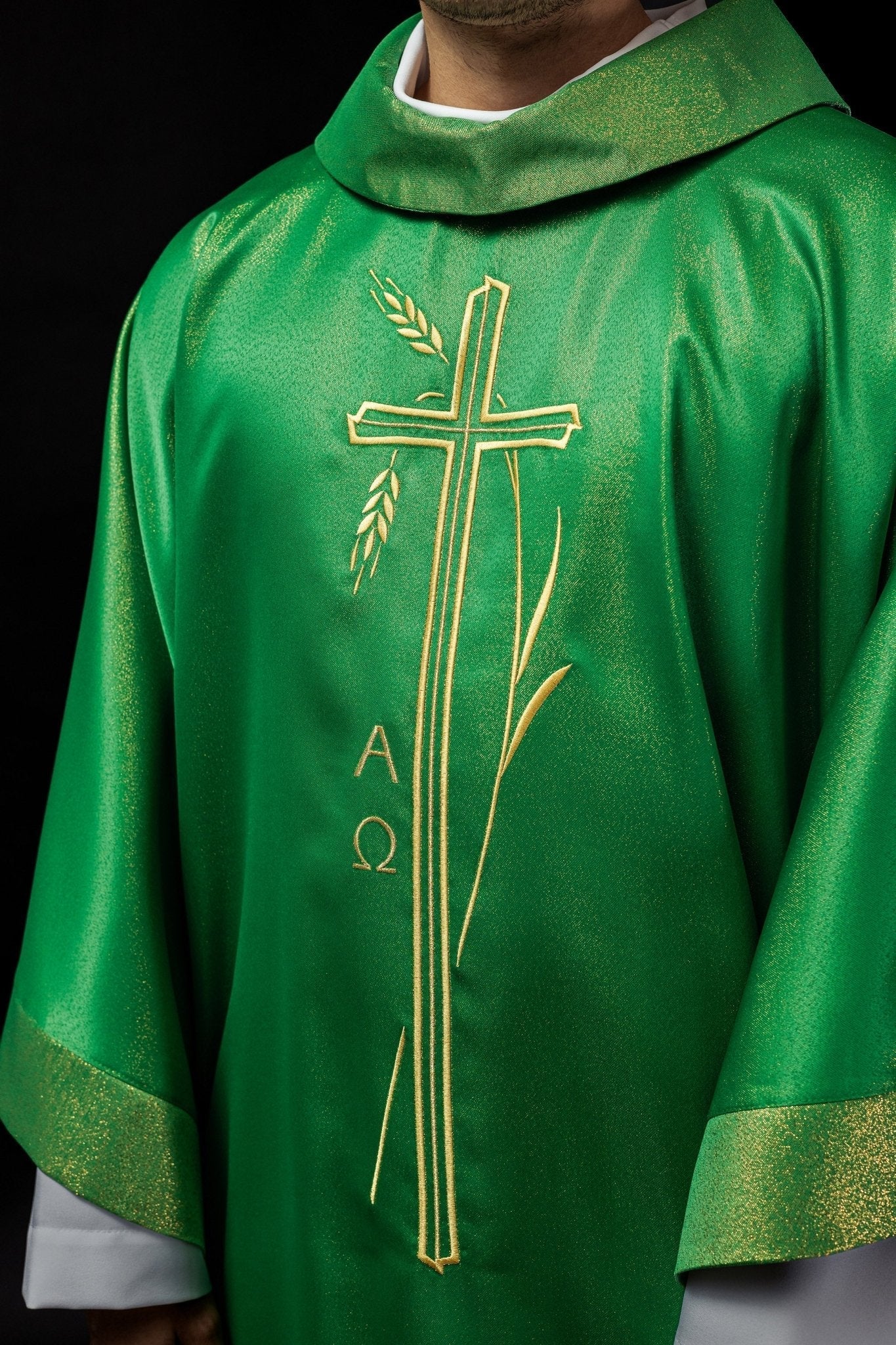 Casulla con motivo de cruz y espiga en verde S - 7052 - 01 - 54 - CASULLAS.ES