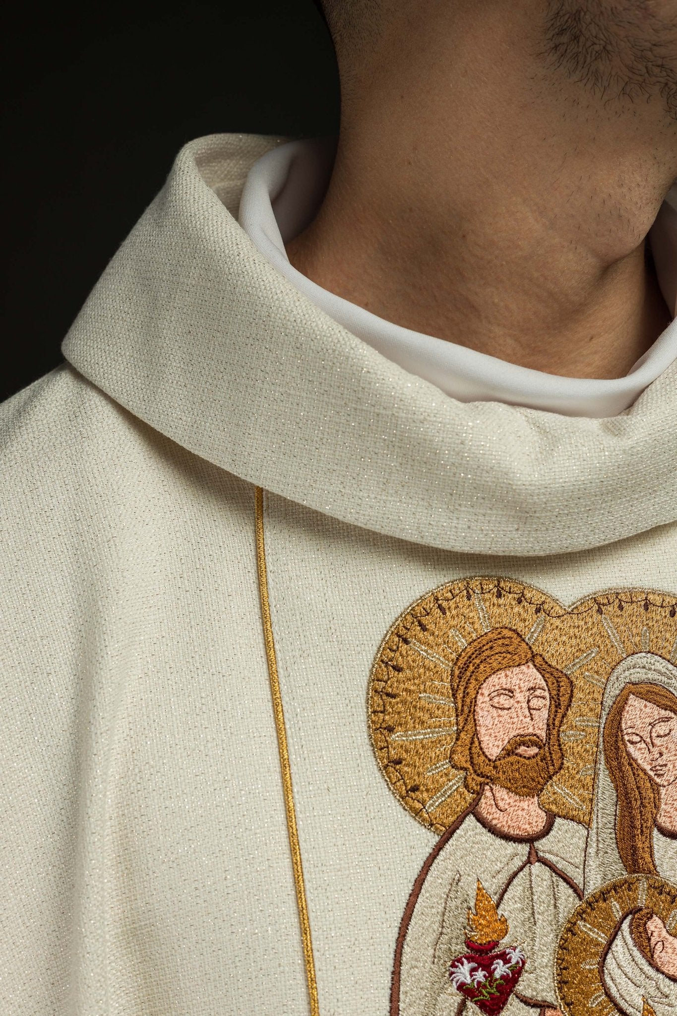 Casulla de Navidad bordada con la imagen de la Sagrada Familia KOR/292/05/71 - CASULLAS.ES