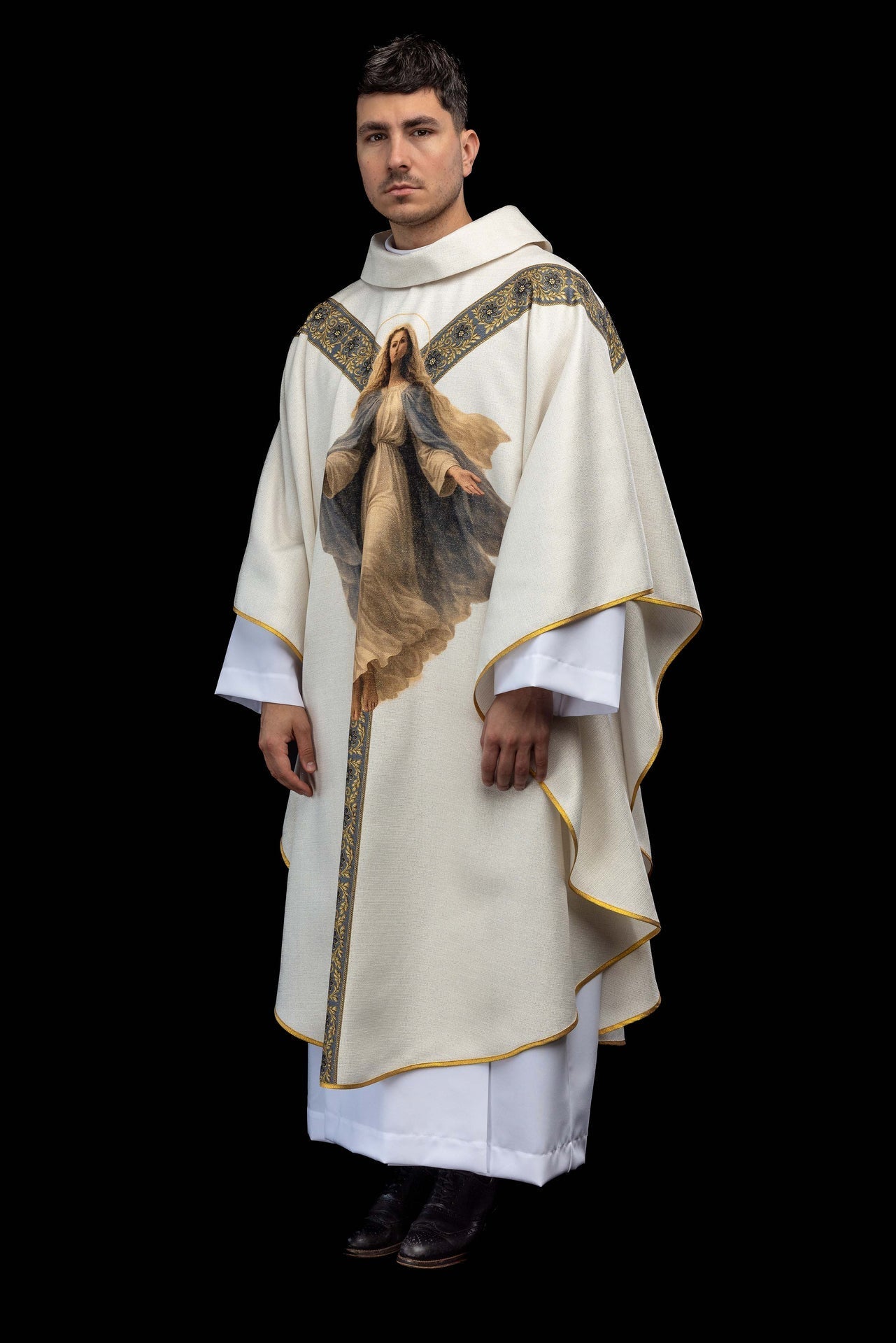 Casulla estampada con la imagen de Nuestra Señora de la Asunción KOD/7008/05/40 - CASULLAS.ES