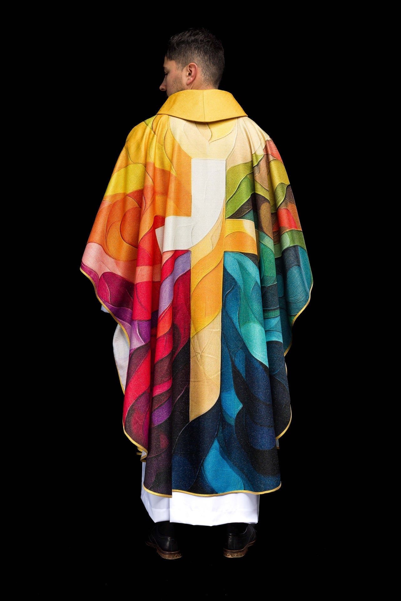 Casulla estampada multicolor con motivo de cruz KOD/7005/99/40 - CASULLAS.ES