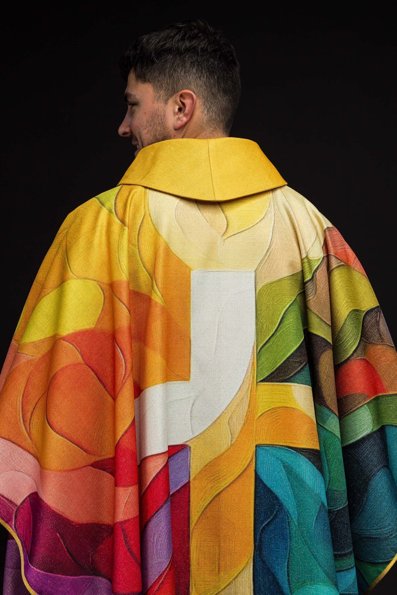 Casulla estampada multicolor con motivo de cruz KOD/7005/99/40 - CASULLAS.ES