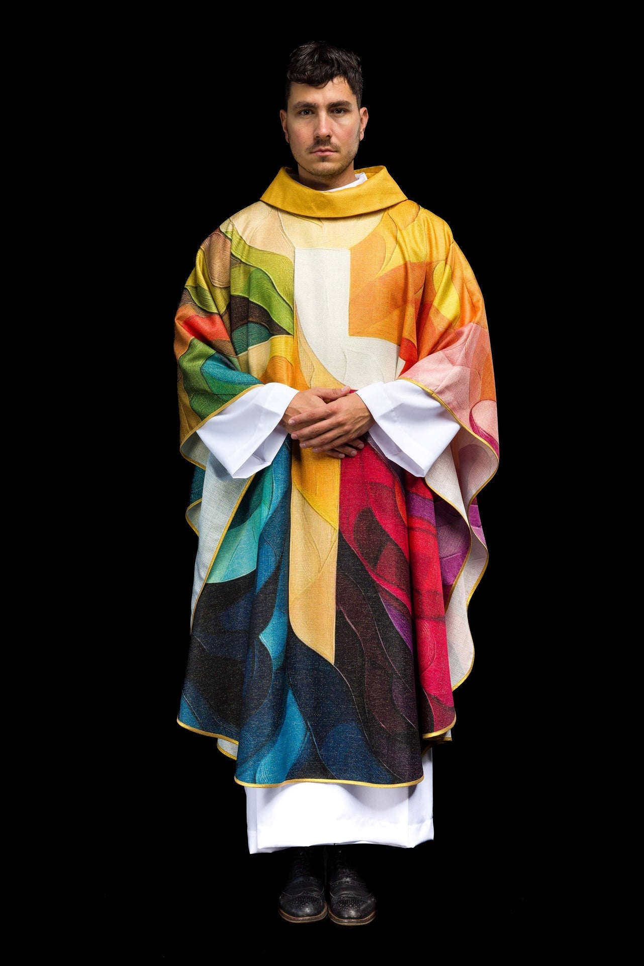 Casulla estampada multicolor con motivo de cruz KOD/7005/99/40 - CASULLAS.ES