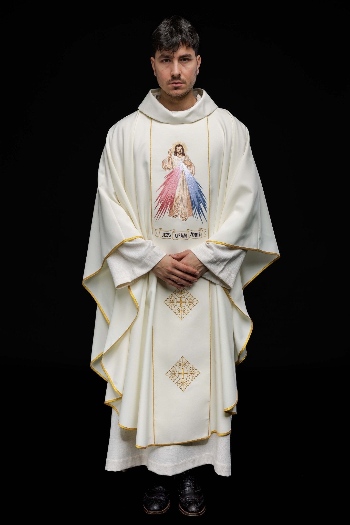 Casulla marfil con bordado Jesús misericordioso KOR/113/05/01 ECRU - CASULLAS.ES