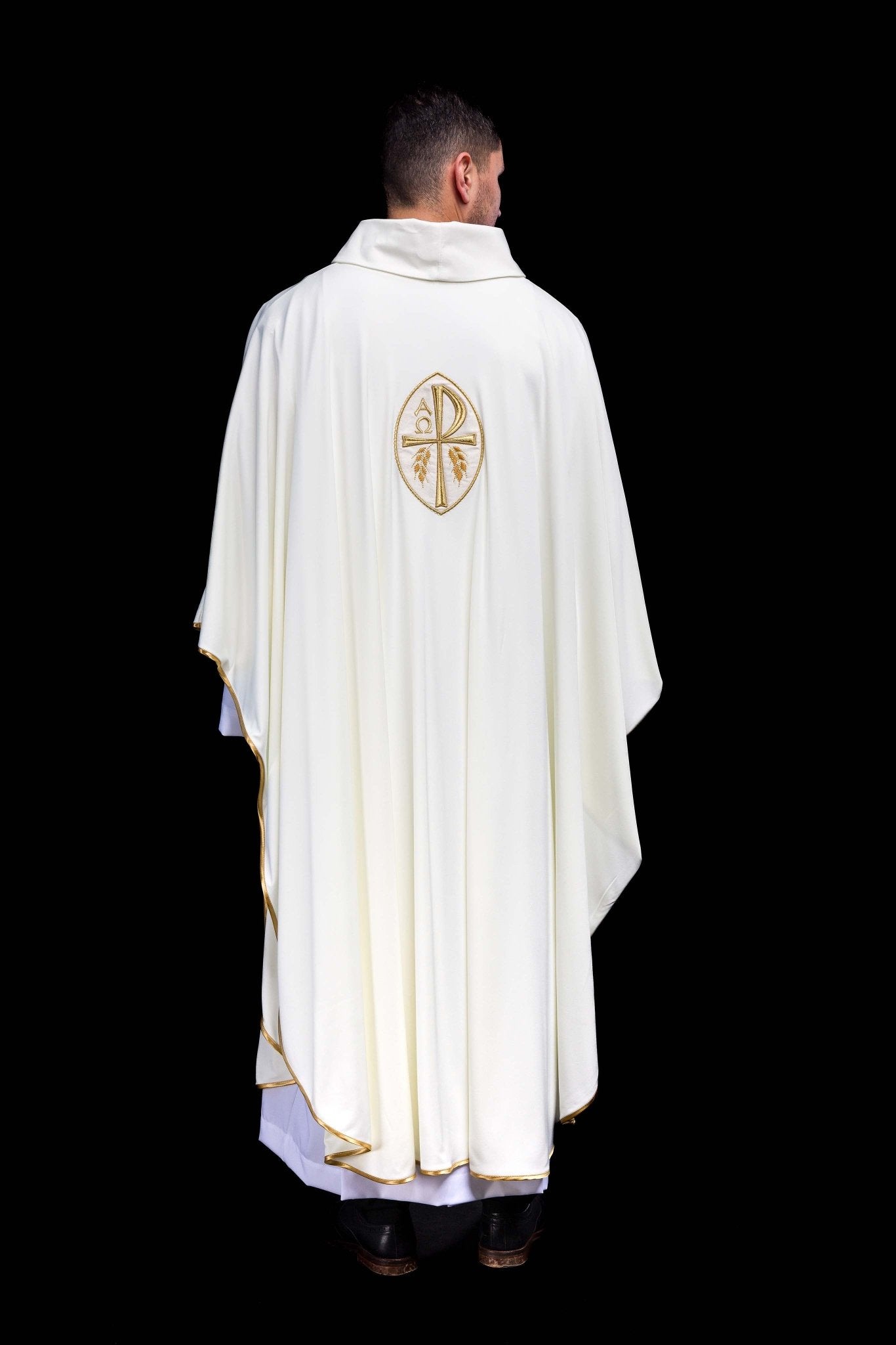 Casulla marfil con bordado PAX alfa y omega; tejido de punto KOR/387/05/78 - CASULLAS.ES