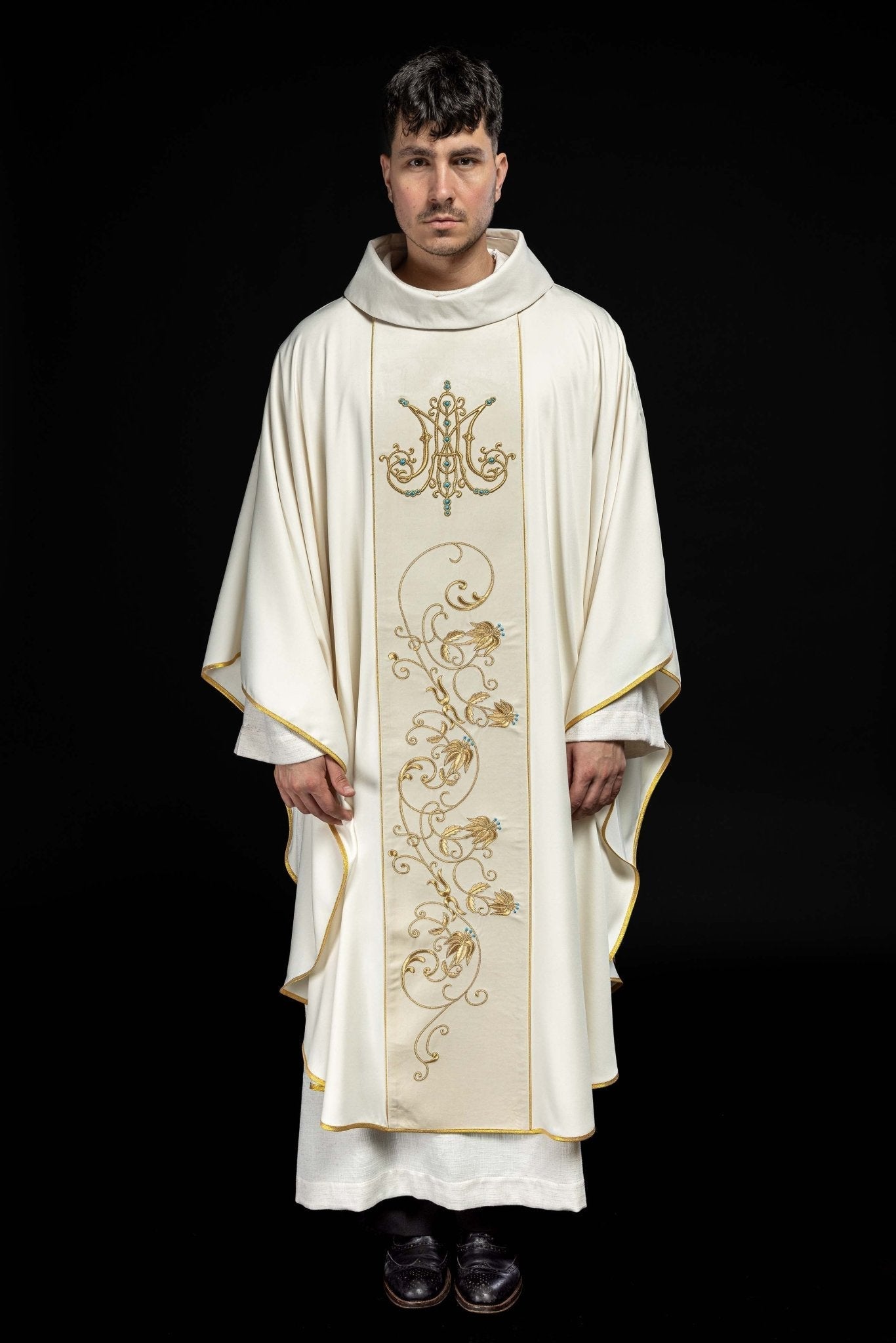 Casulla marfil con galón terciopelo KOR/372/05/53/PA ECRU - CASULLAS.ES