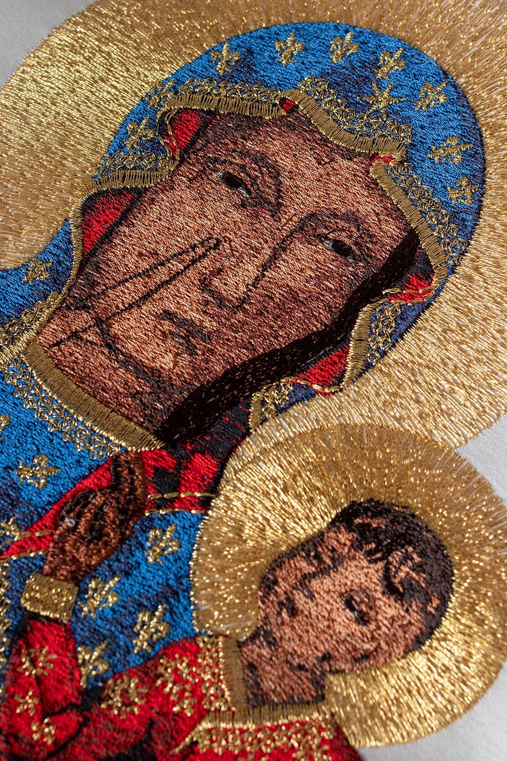 Casulla marfil de Nuestra Señora de Czestochowa KOR/201/05/01 ECRU - CASULLAS.ES