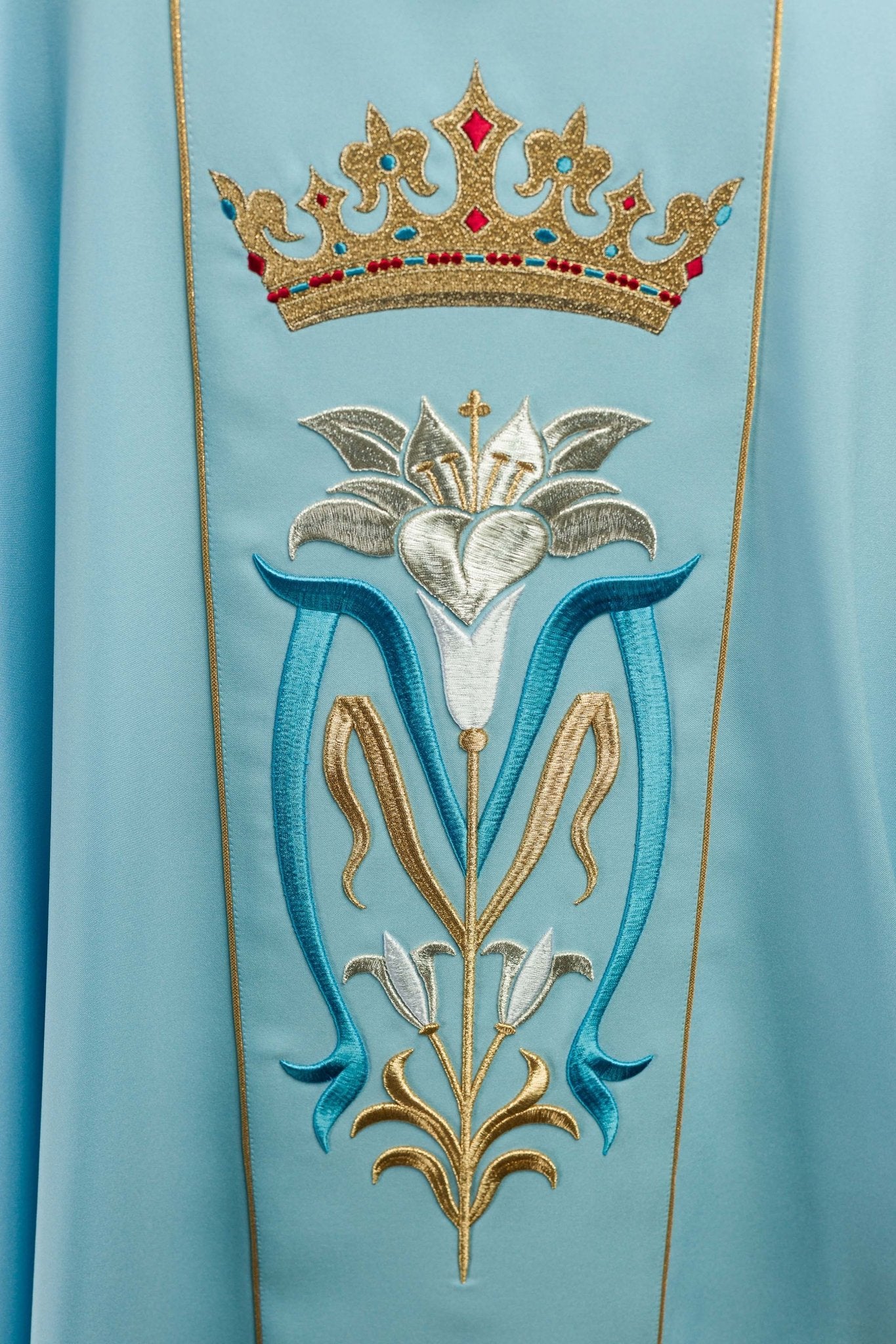 Casulla Mariana azul Con bordado Lirio y Corona KOR/058/06/01 NIEBIESKI - CASULLAS.ES