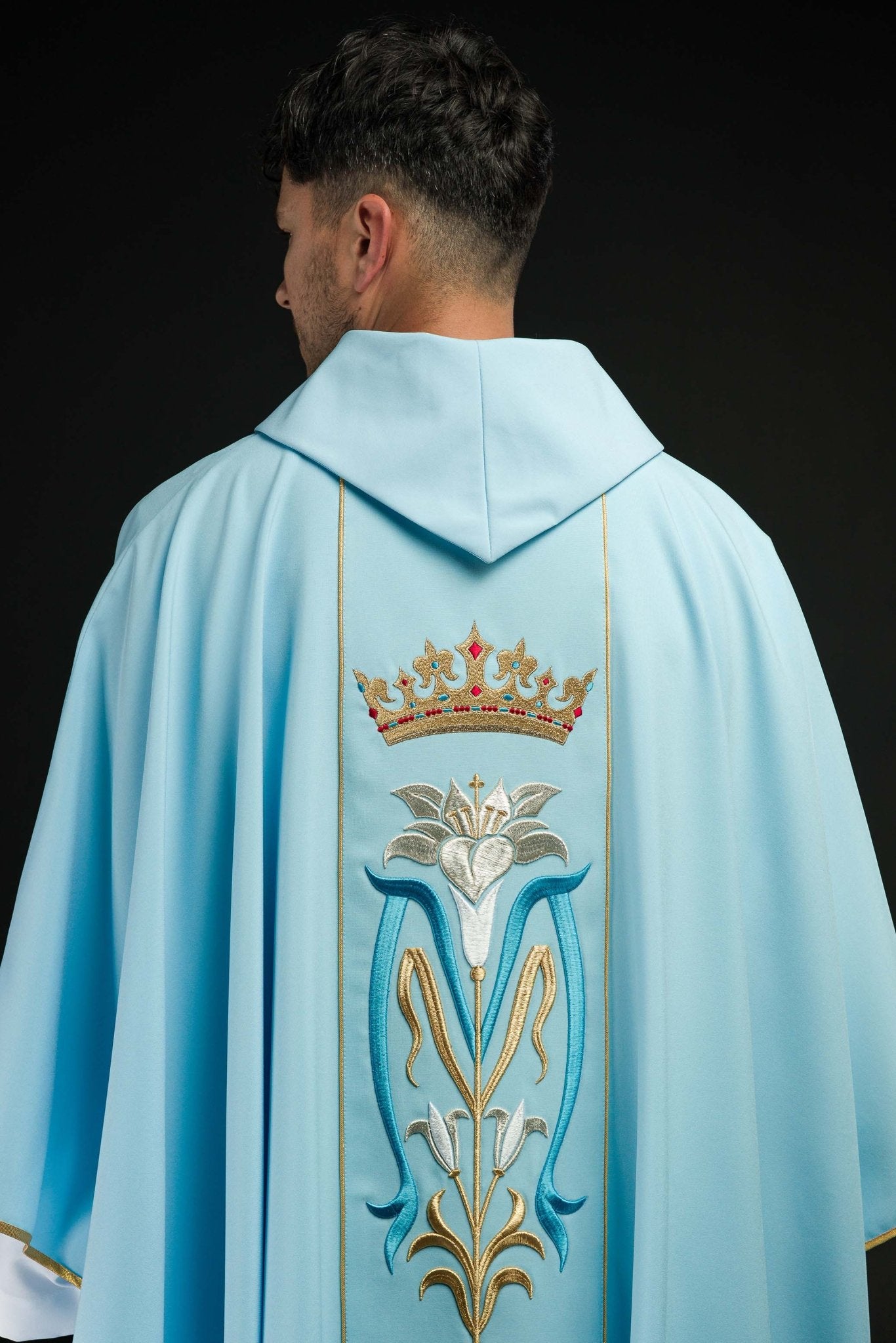 Casulla Mariana azul Con bordado Lirio y Corona KOR/058/06/01 NIEBIESKI - CASULLAS.ES