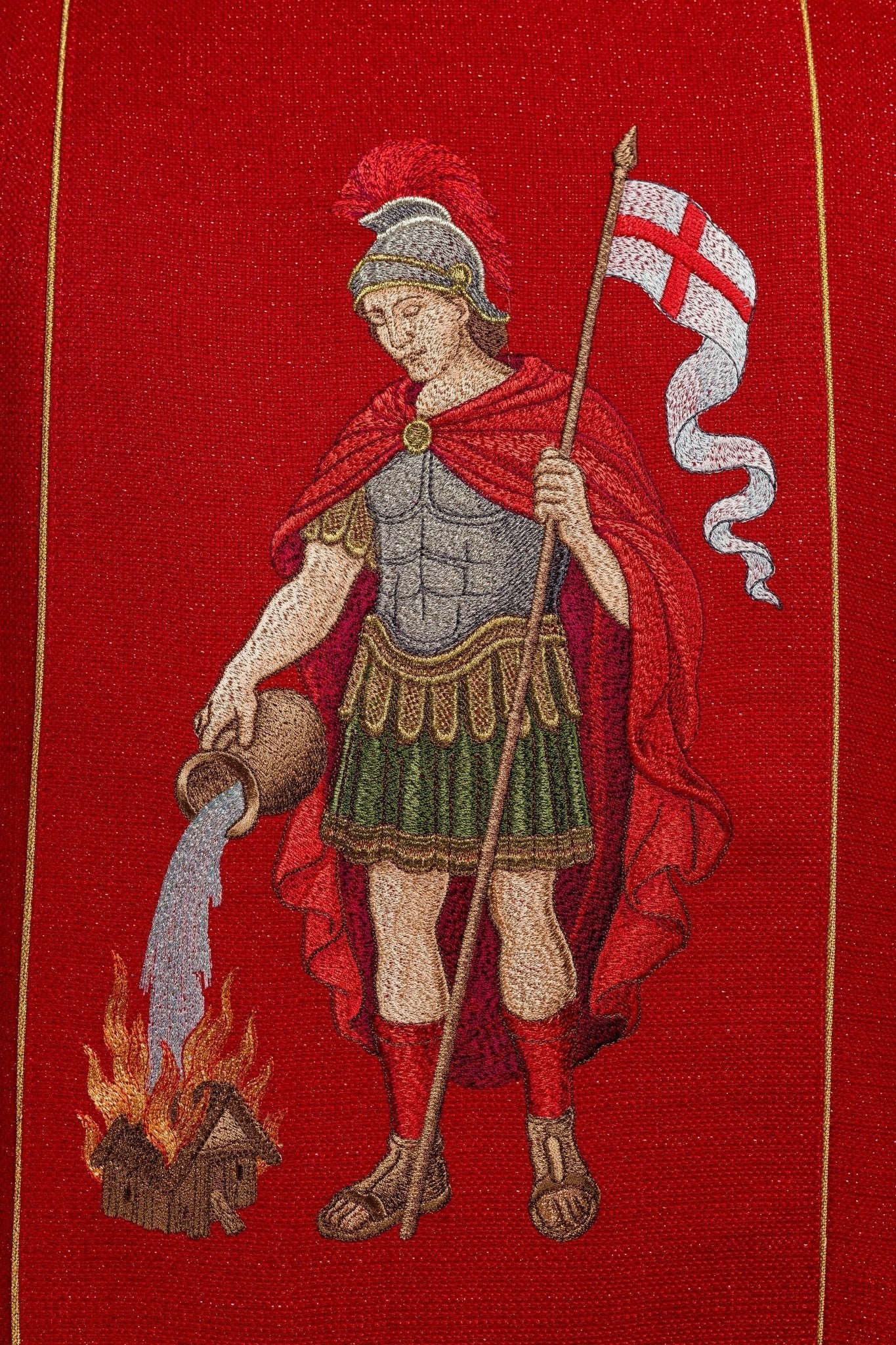 Casulla ricamente bordada con la imagen de San Floriano KOW2/037/02/71 - CASULLAS.ES