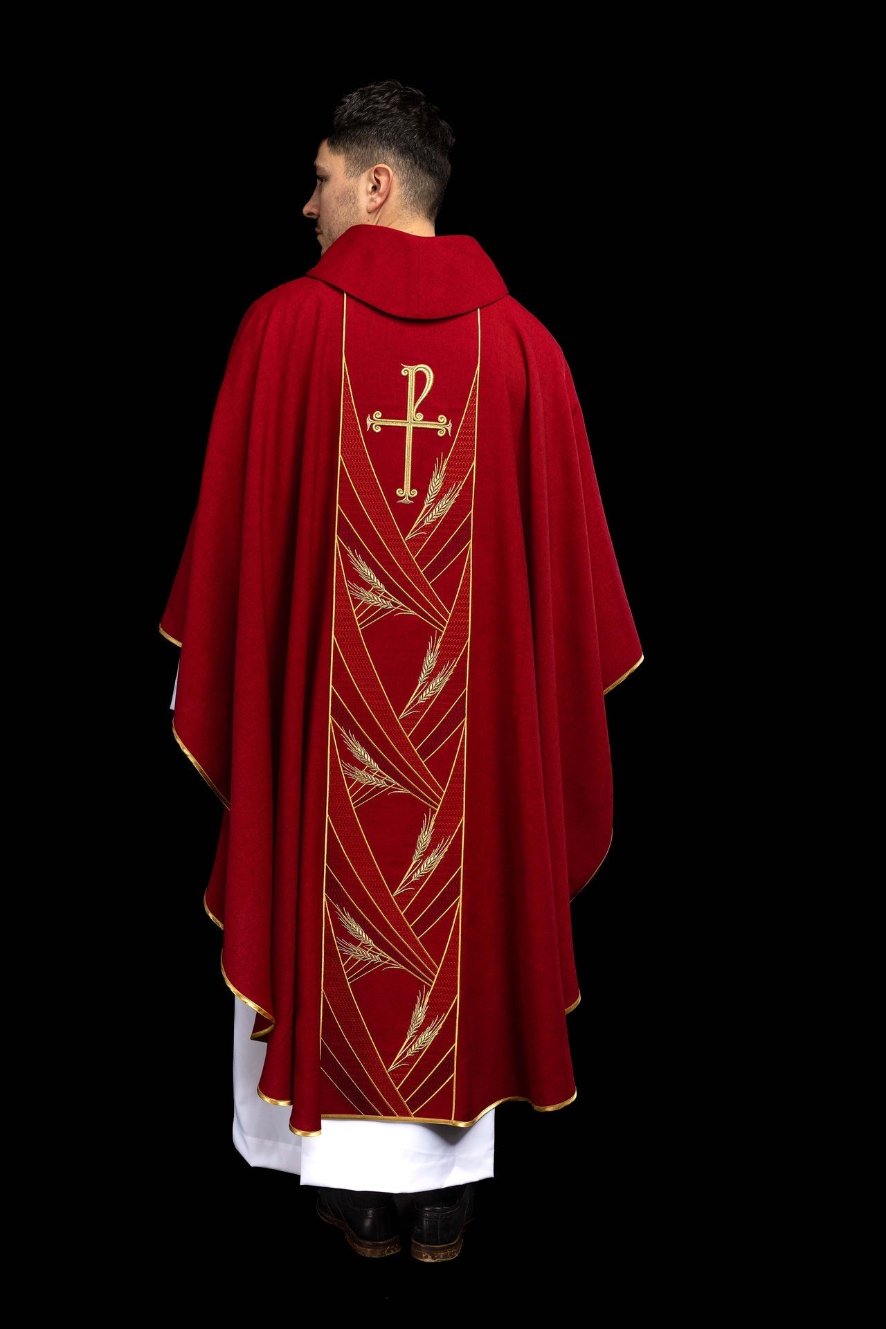 Casulla roja con banda bordada Pax LE/7050/02 - CASULLAS.ES