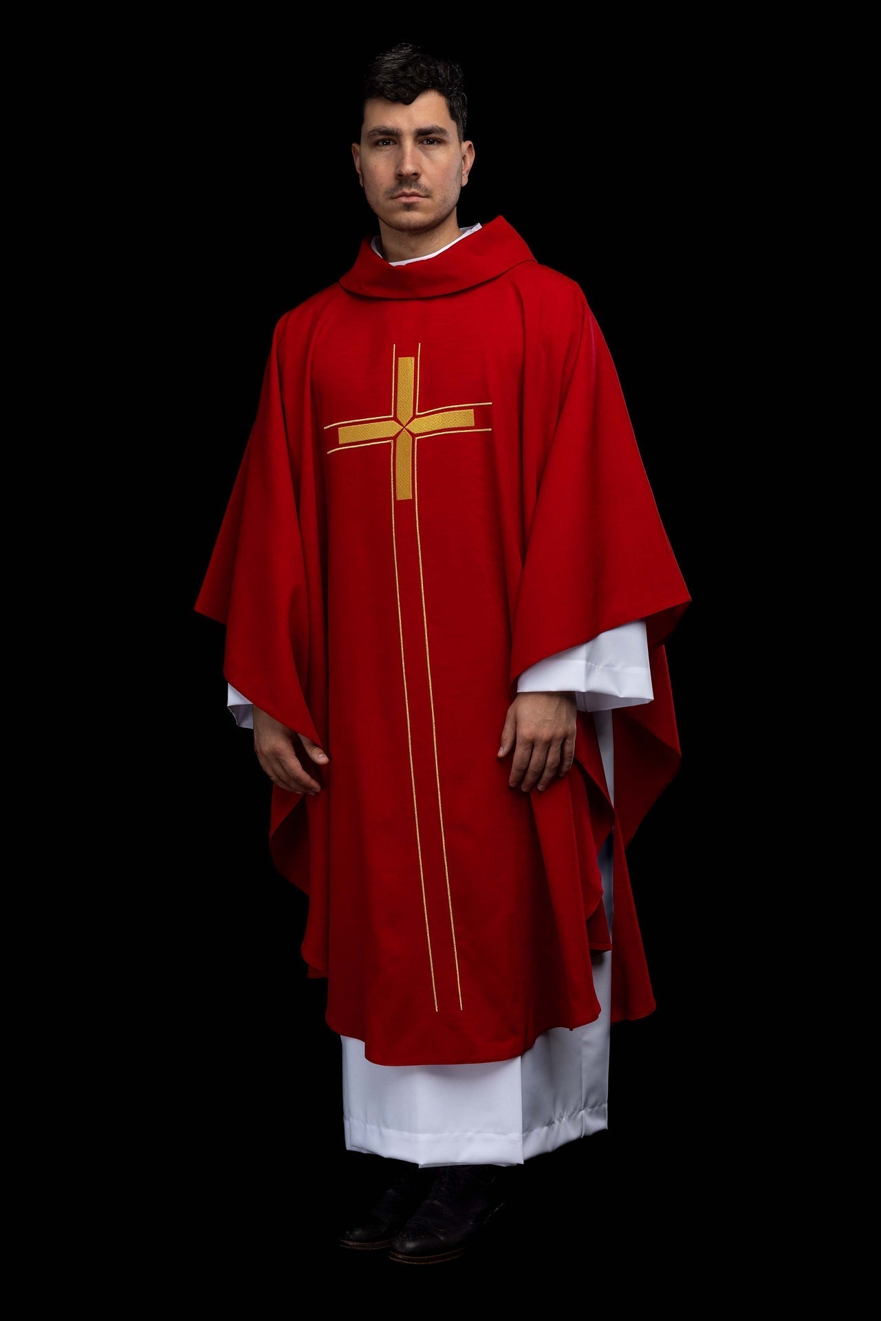 Casulla roja con motivo de cruz bordado LE/7019/02 - CASULLAS.ES
