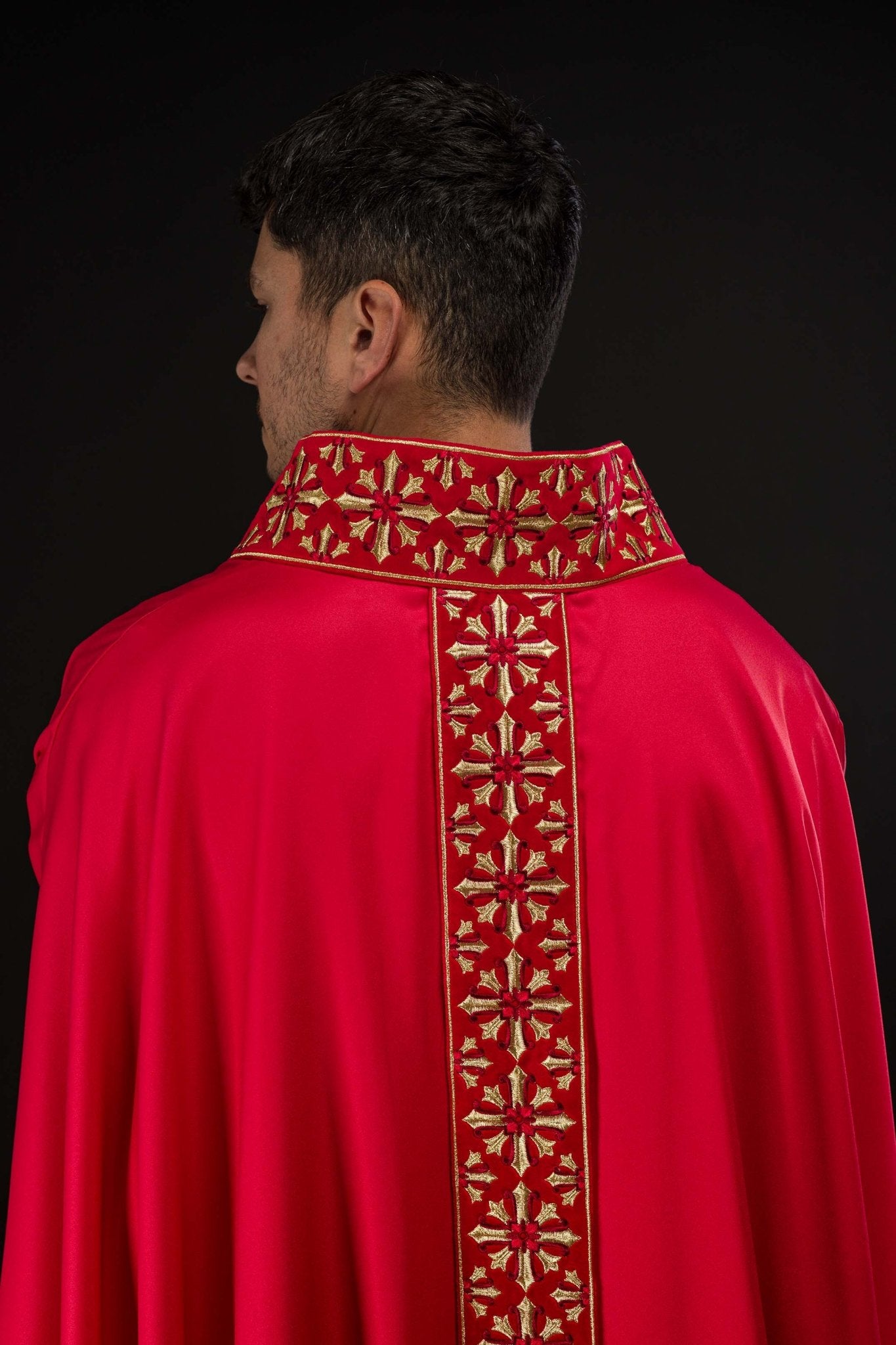 Casulla roja ricamente bordada LE/7026/02 - CASULLAS.ES