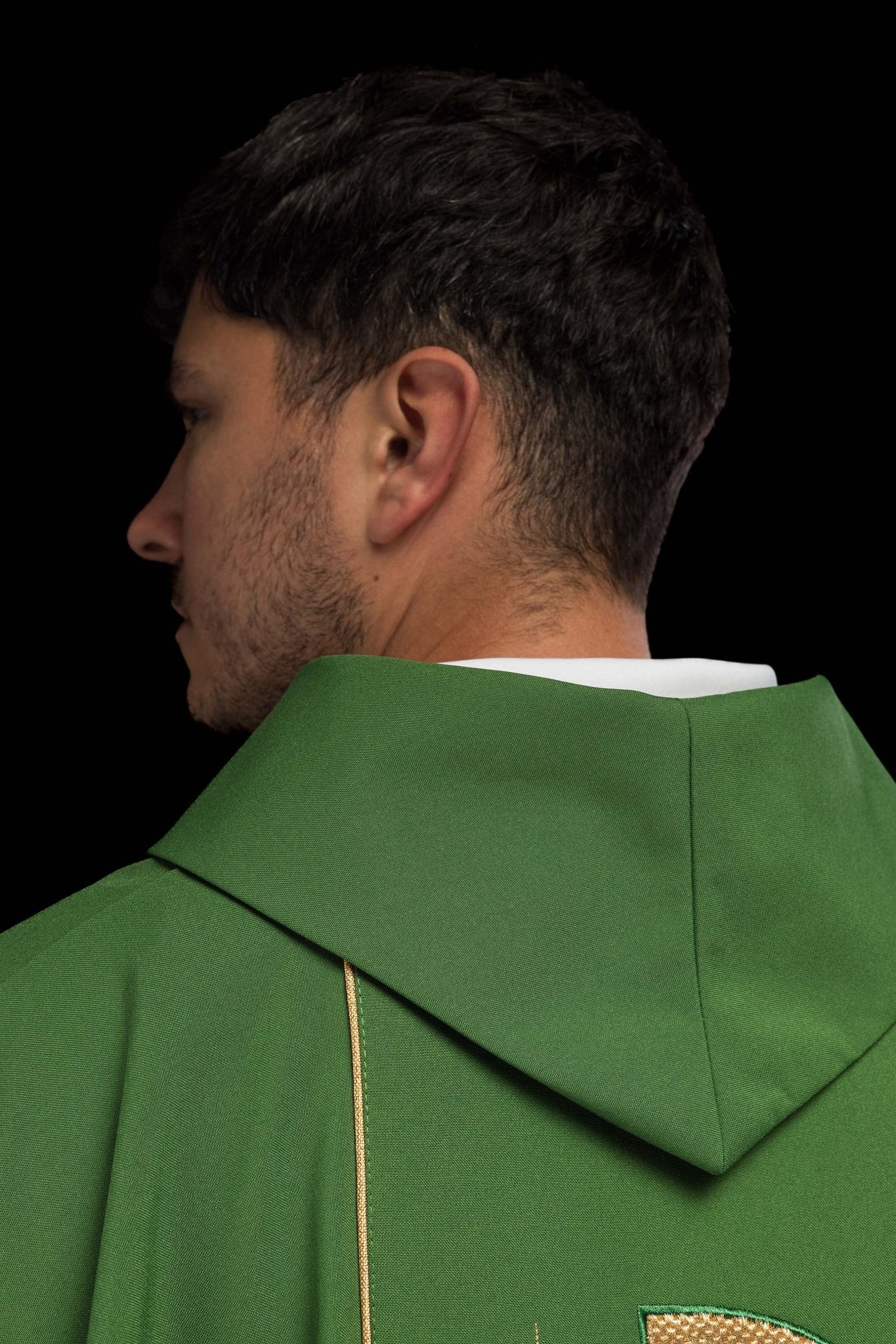 Casulla verde con bordado cáliz e IHS KOR/001/01/01 ZIELONY - CASULLAS.ES