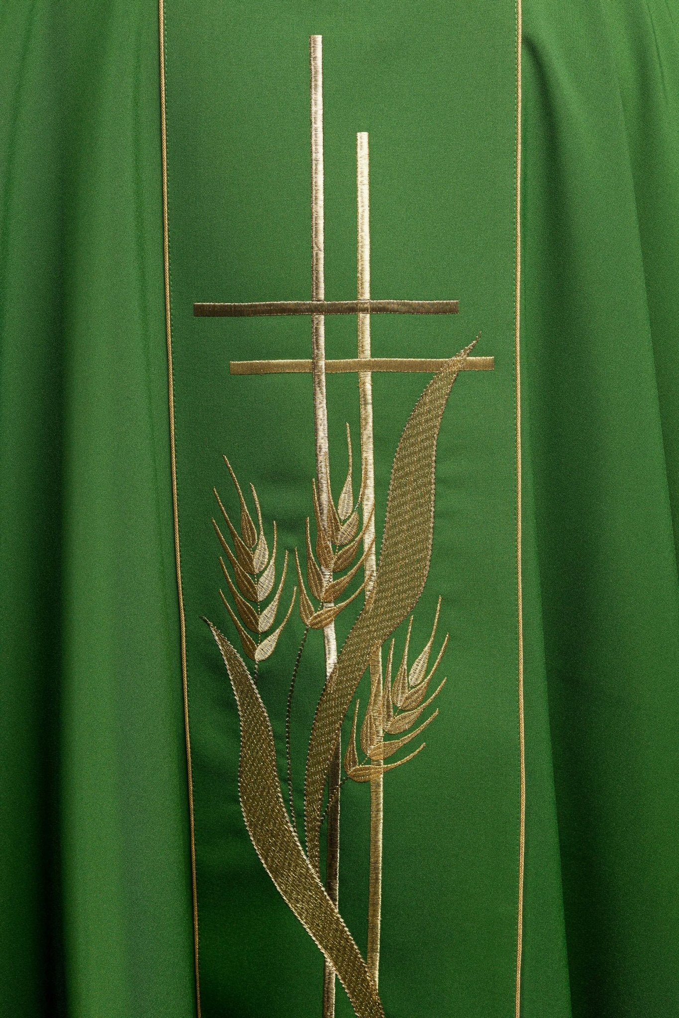 Casulla verde con bordado Cruz y Espigas KOR/114/01/01 ZIELONY - CASULLAS.ES