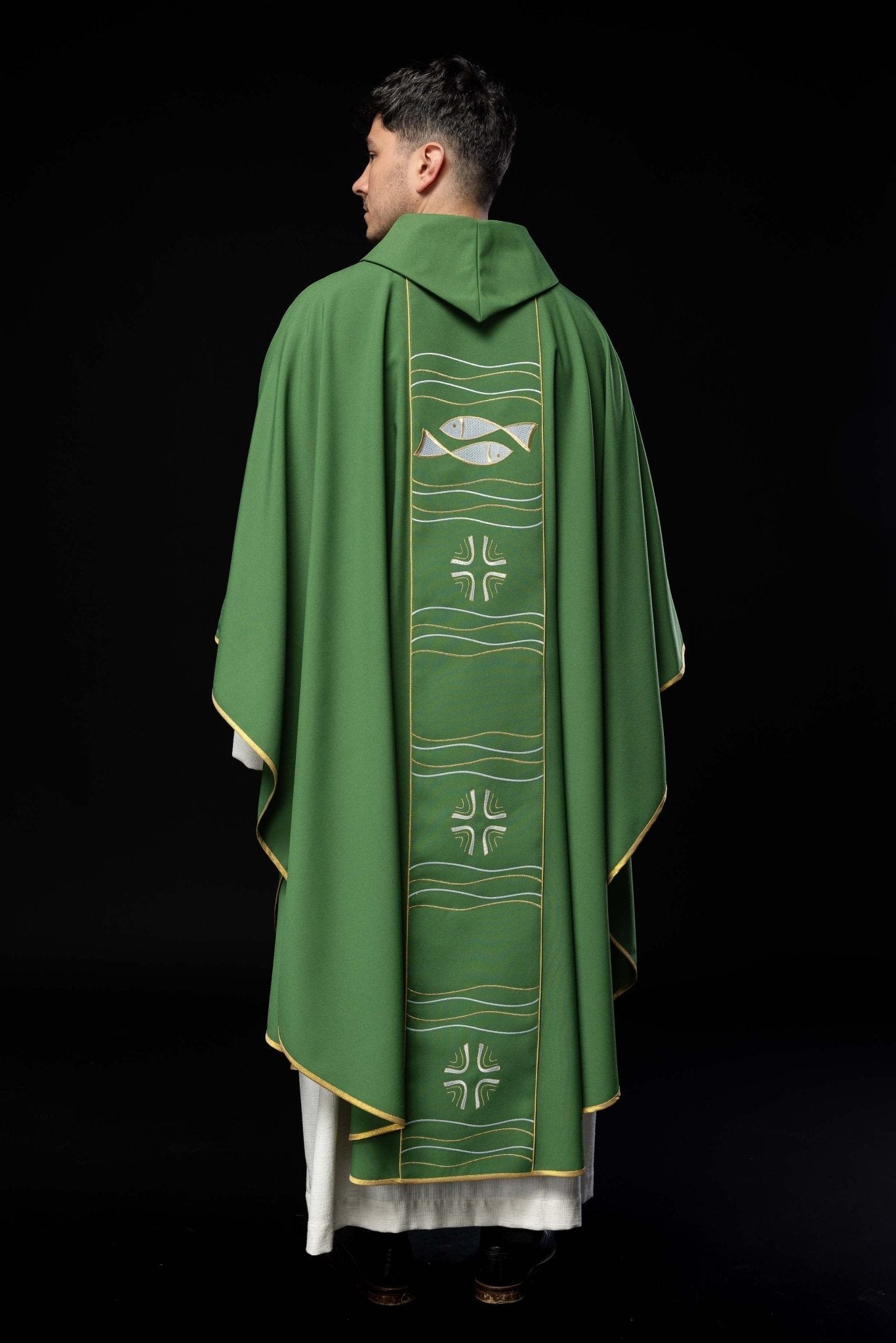 Casulla verde con bordado Cruz y Pez KOR/213/01/01 ZIELONY - CASULLAS.ES