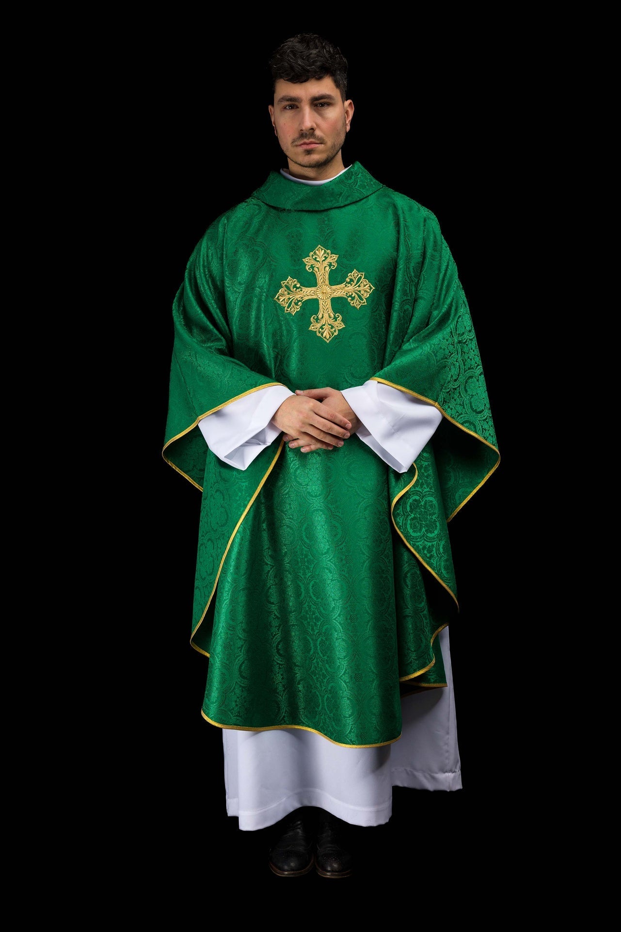 Casulla verde con cruz de tejido jacquard KOR/403/01/11 - CASULLAS.ES