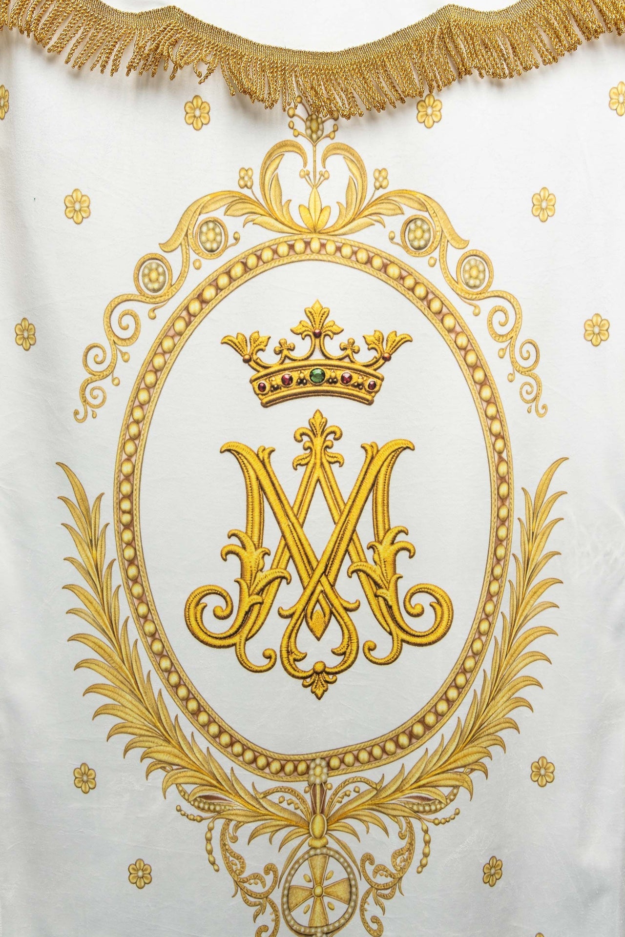 Estandarte litúrgico impreso por ambas caras con Nuestra Señora de la Asunción y monograma mariano CHD/005/06-05/109 80*130 - CASULLAS.ES