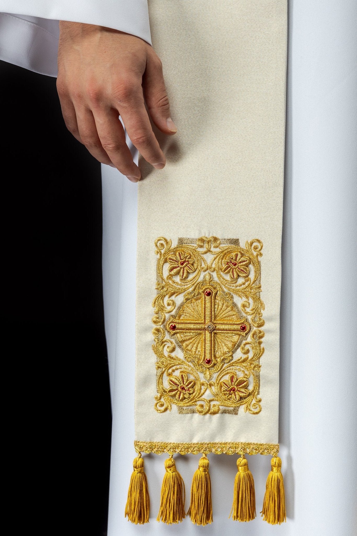 Estola blanca con bordado Cruz y piedras LE/2010/10 - CASULLAS.ES