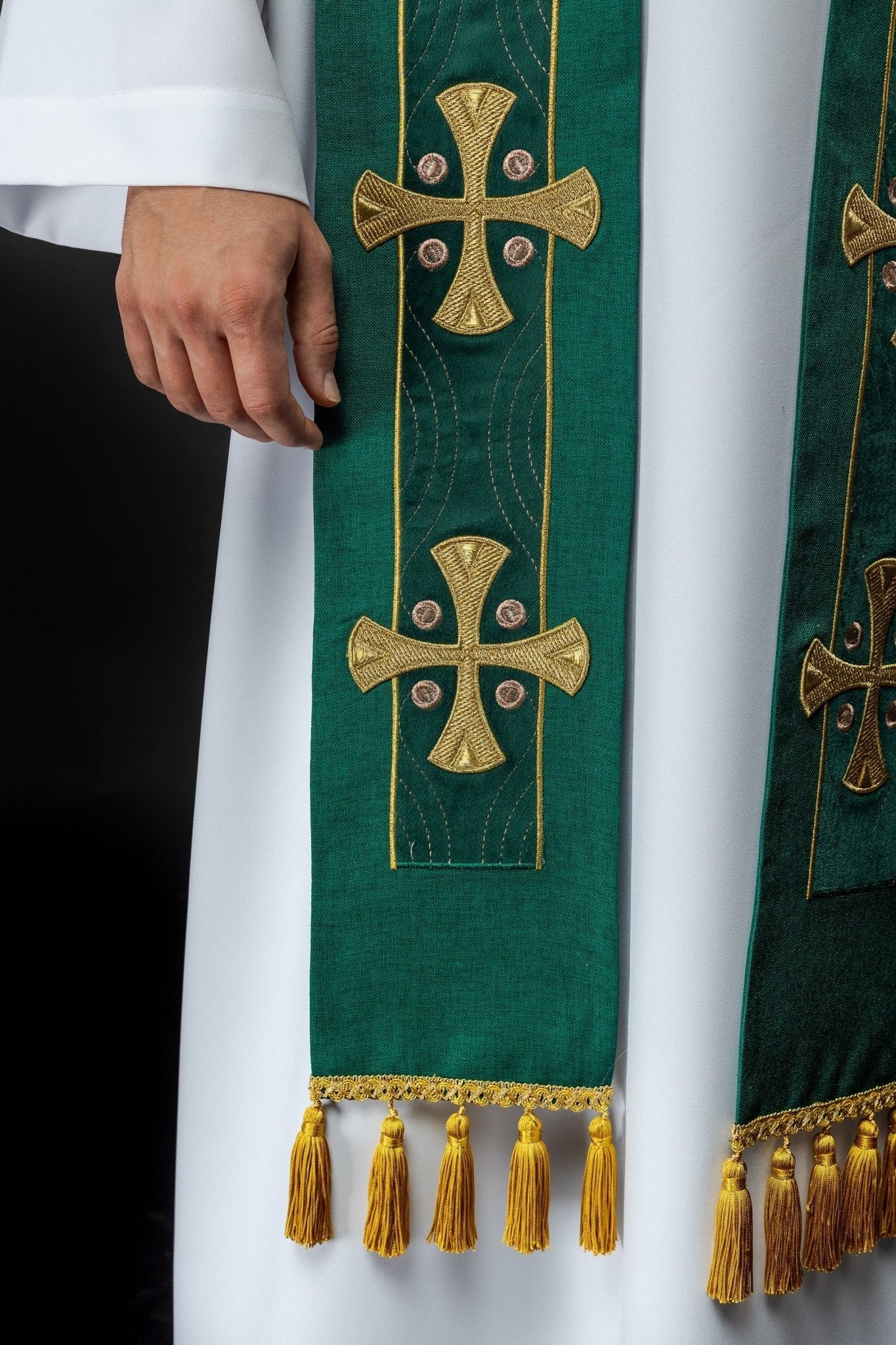 Estola bordada con cruces verdes S - 2068 - 01 - 70 - CASULLAS.ES