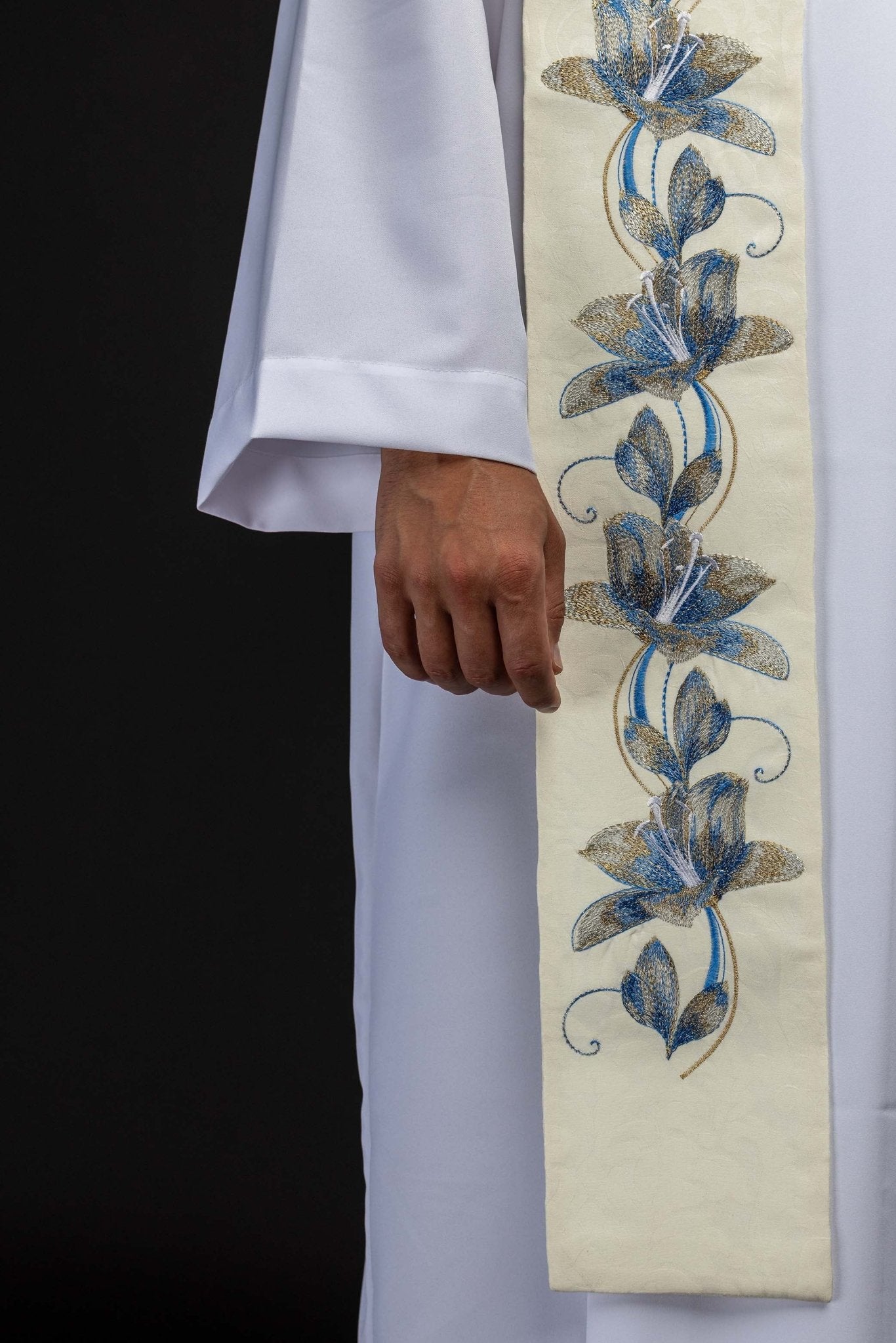 Estola bordada con la imagen de Nuestra Señora de Medjugorje KSW2/003/05/81 - CASULLAS.ES