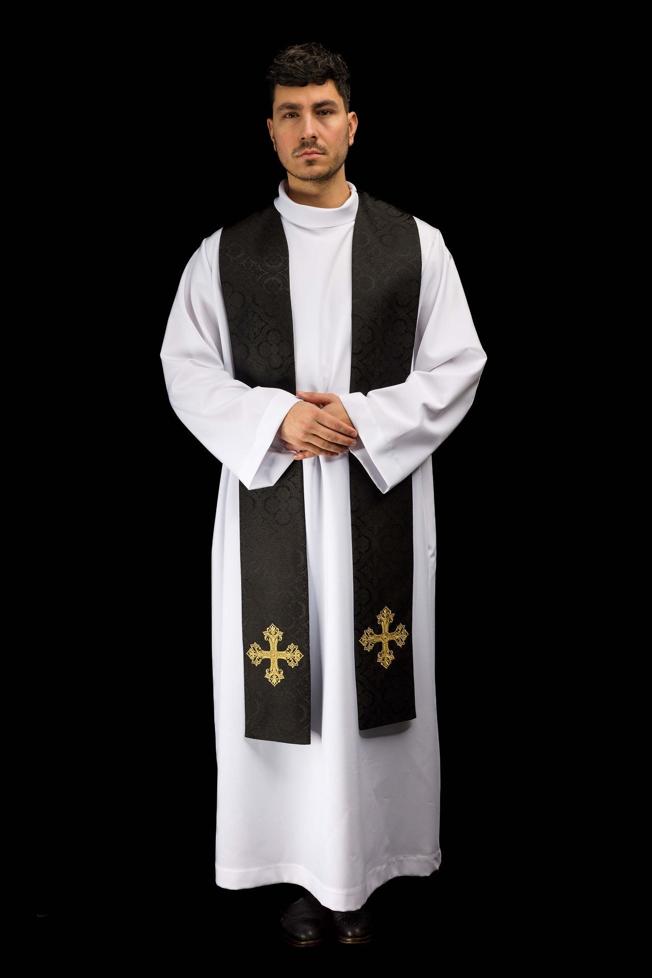 Estola bordada con motivo de cruz tejido jacquard negro KST/967/07/11 - CASULLAS.ES