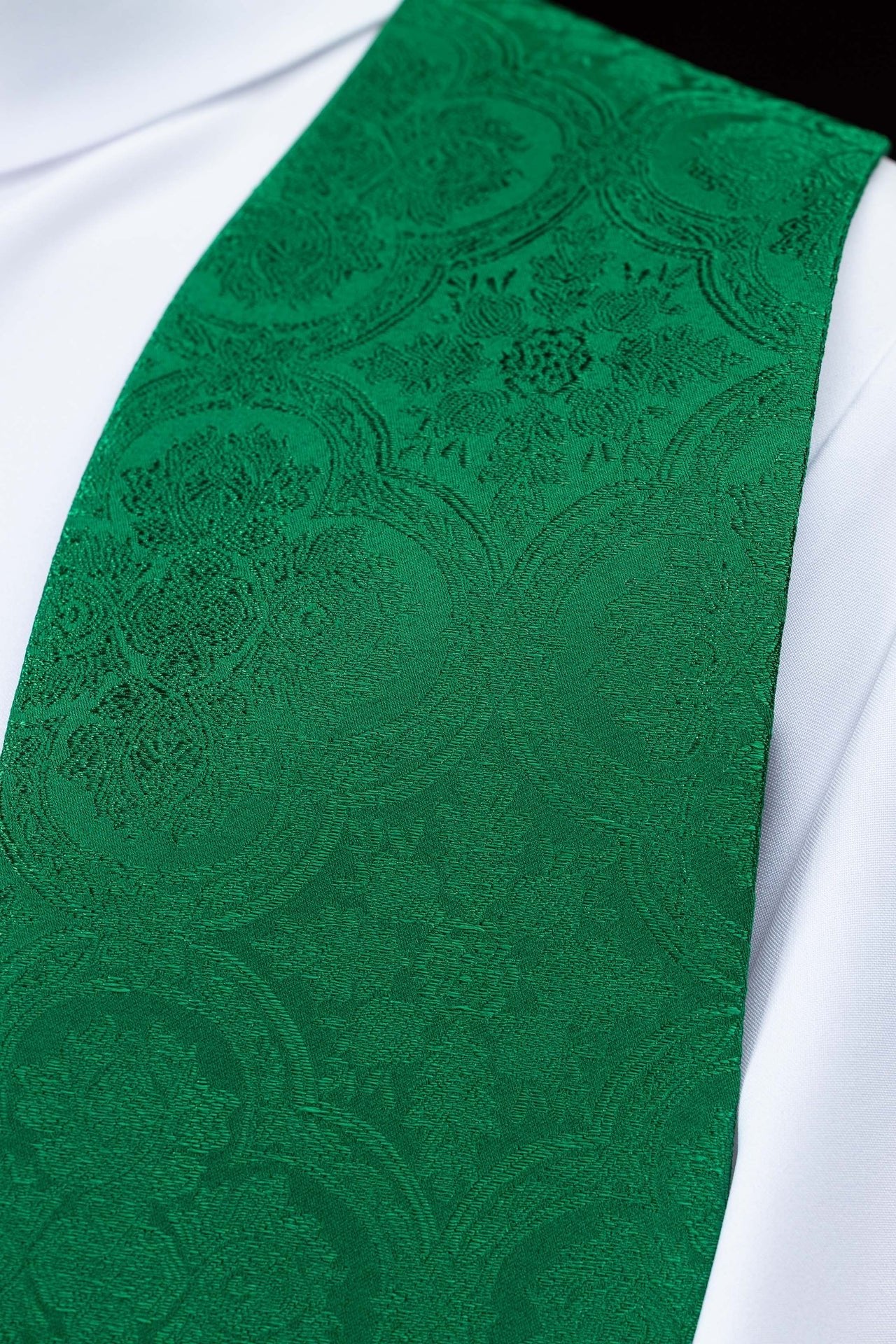 Estola bordada con motivo de cruz tejido jacquard verde KST/967/01/11 - CASULLAS.ES