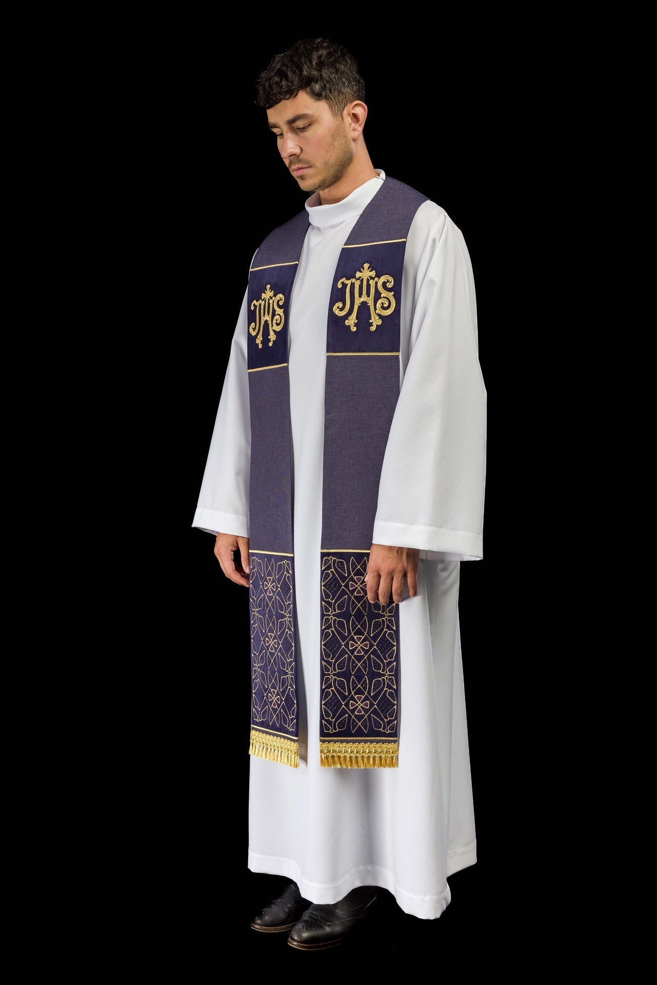 Estola bordada de terciopelo con motivo IHS morada S-2055-03-70 - CASULLAS.ES