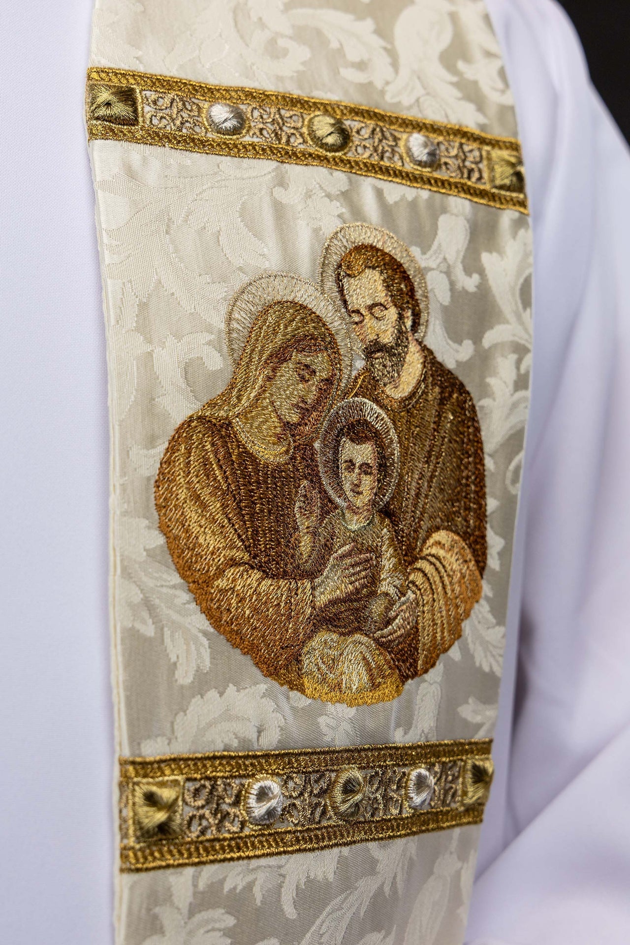 Estola con imagen de la Sagrada Familia confeccionada en tejido decorativo S-2075-05-88 - CASULLAS.ES