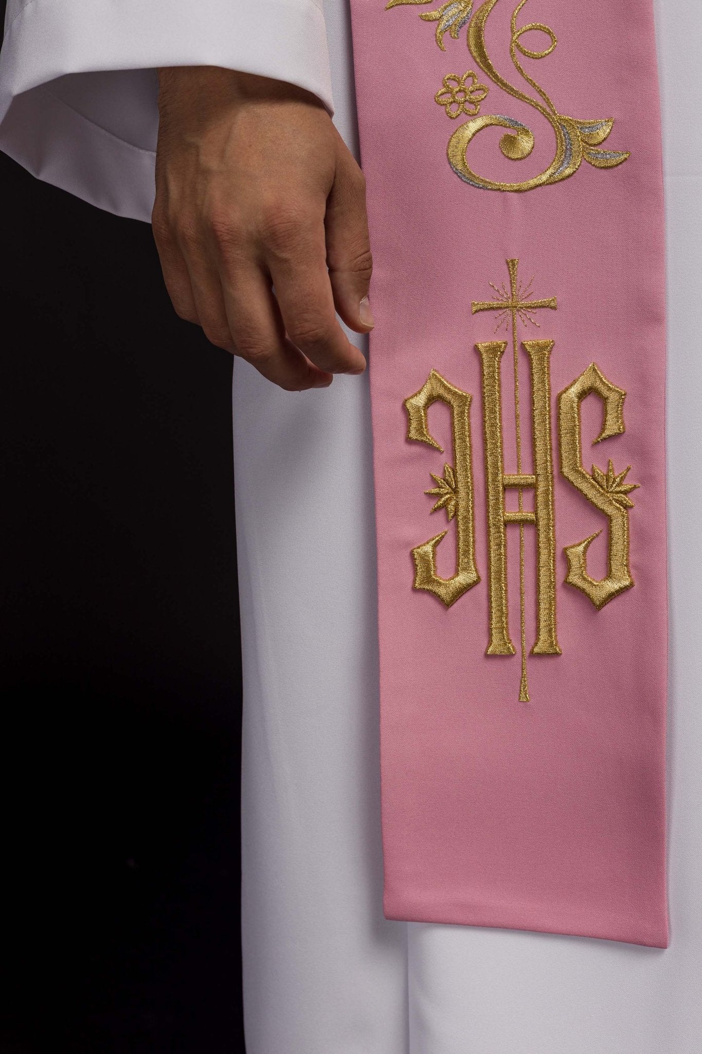 Estola rosa con bordado IHS KST/031/08/01 RÓŻOWY - CASULLAS.ES