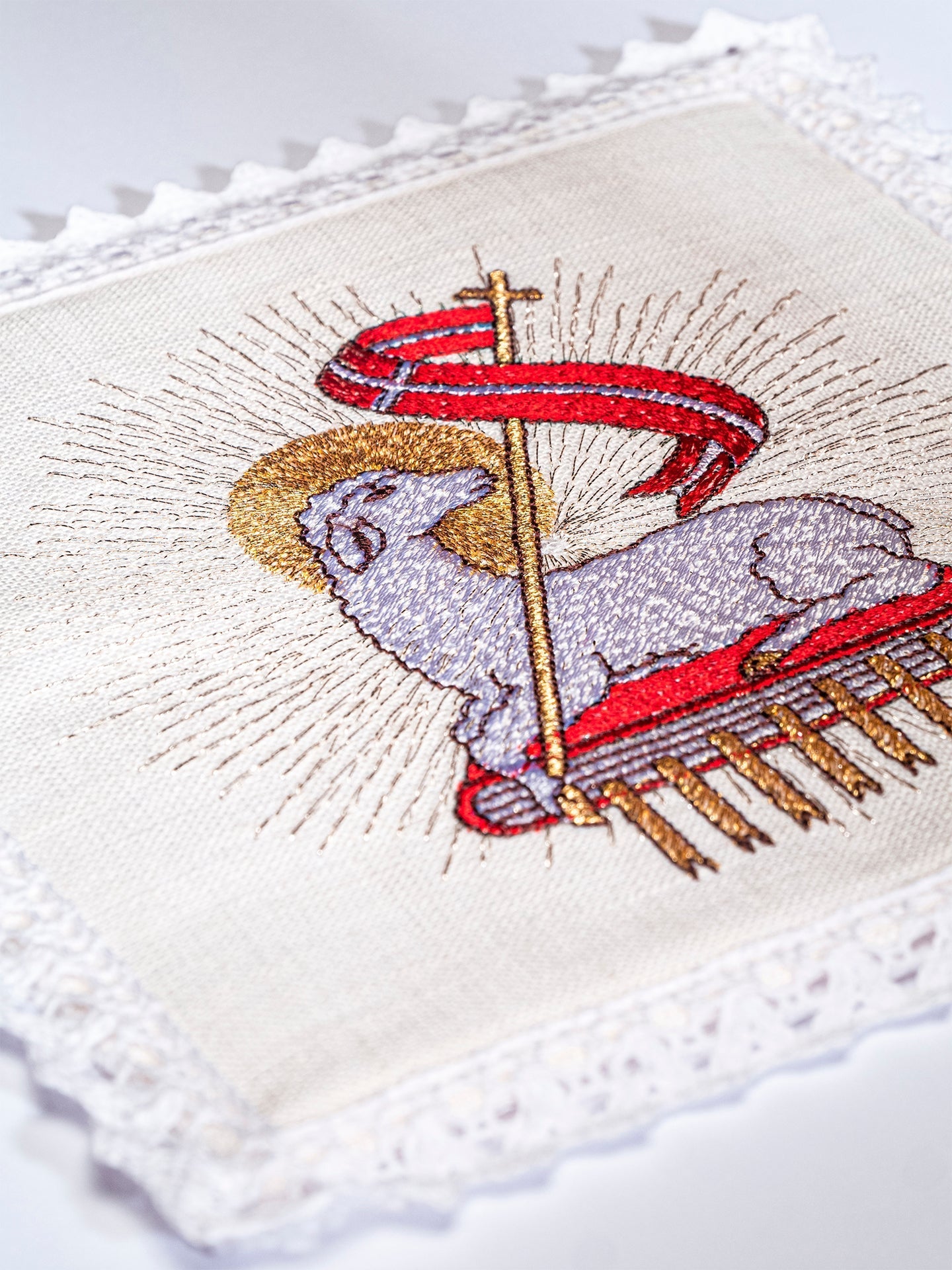 Juego de altar lino con bordado Cordero KKL/100 - CASULLAS.ES