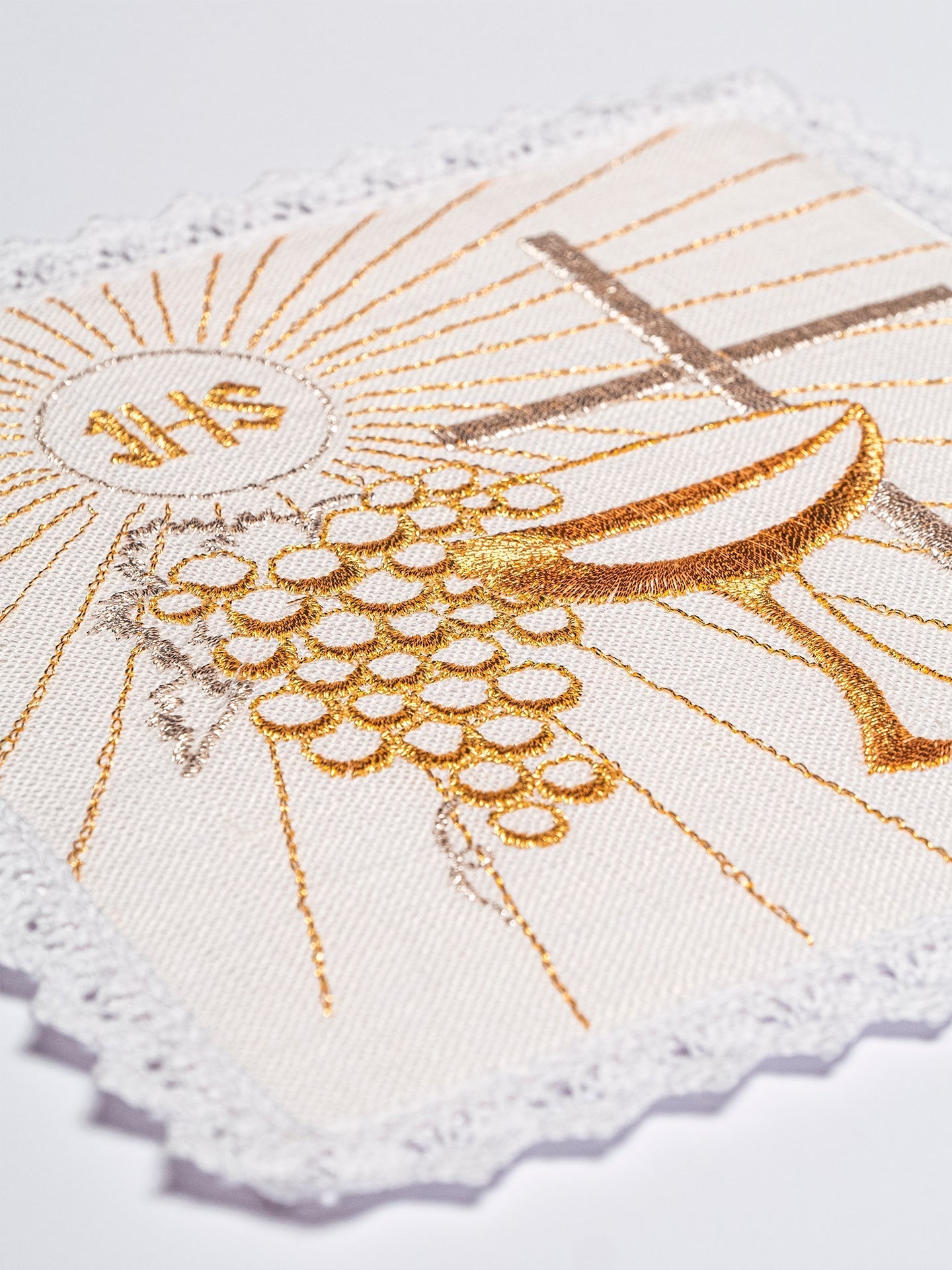 Juego de altar lino con bordado Cruz y Cáliz KKL/091 - CASULLAS.ES
