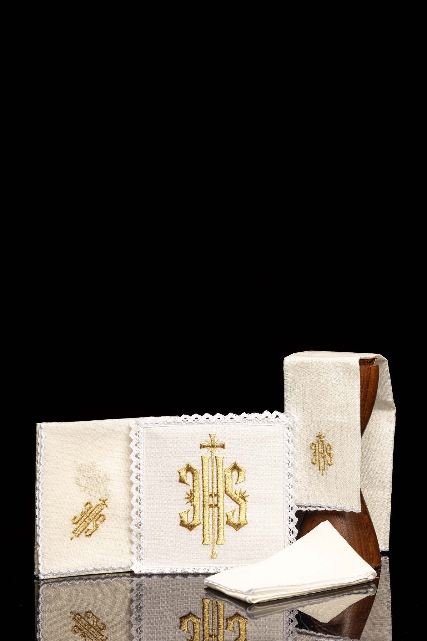 Juego de altar lino con bordado IHS KKL/029/C1 - CASULLAS.ES