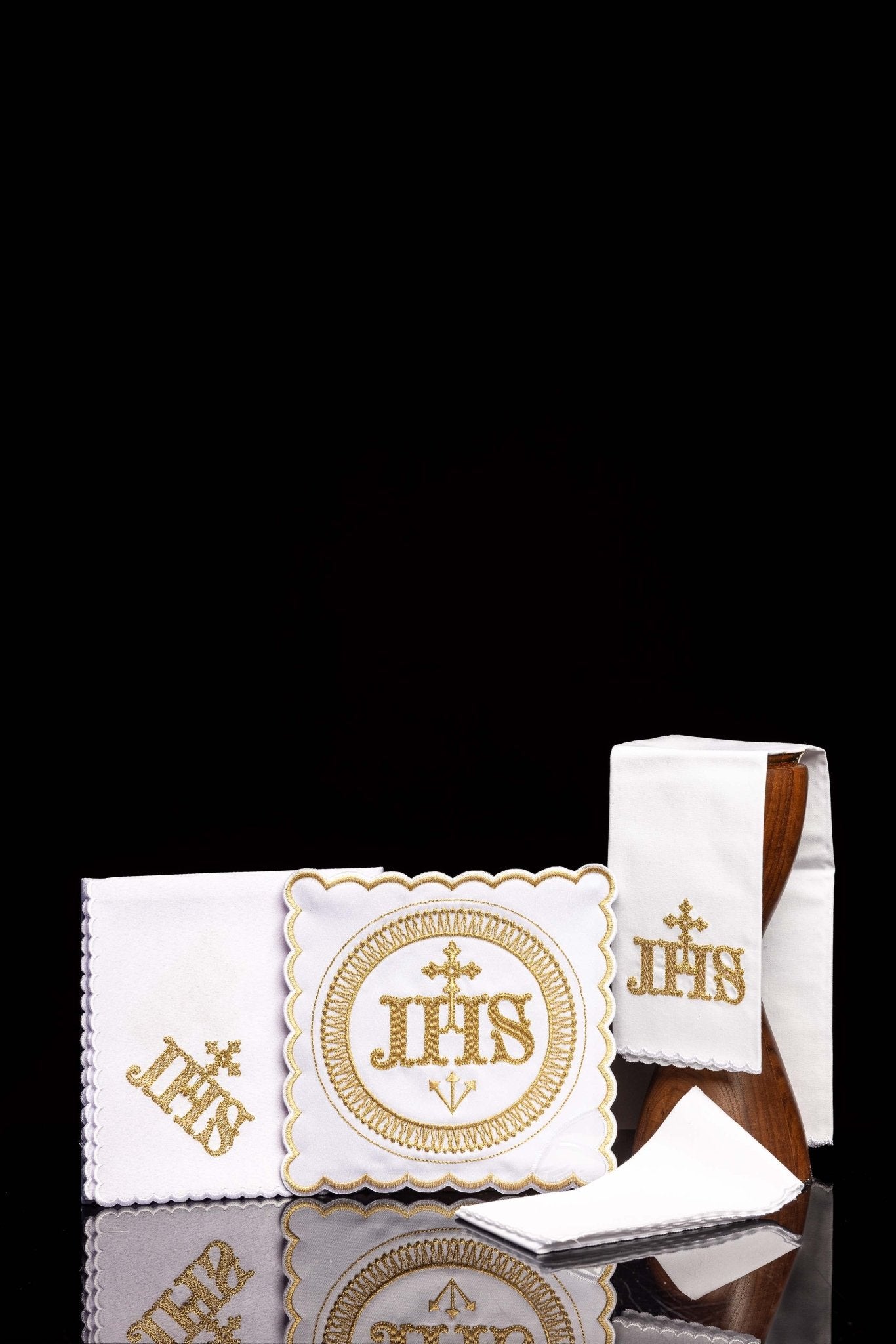 Juego de altar lino con bordado IHS dorado KK/082 - CASULLAS.ES