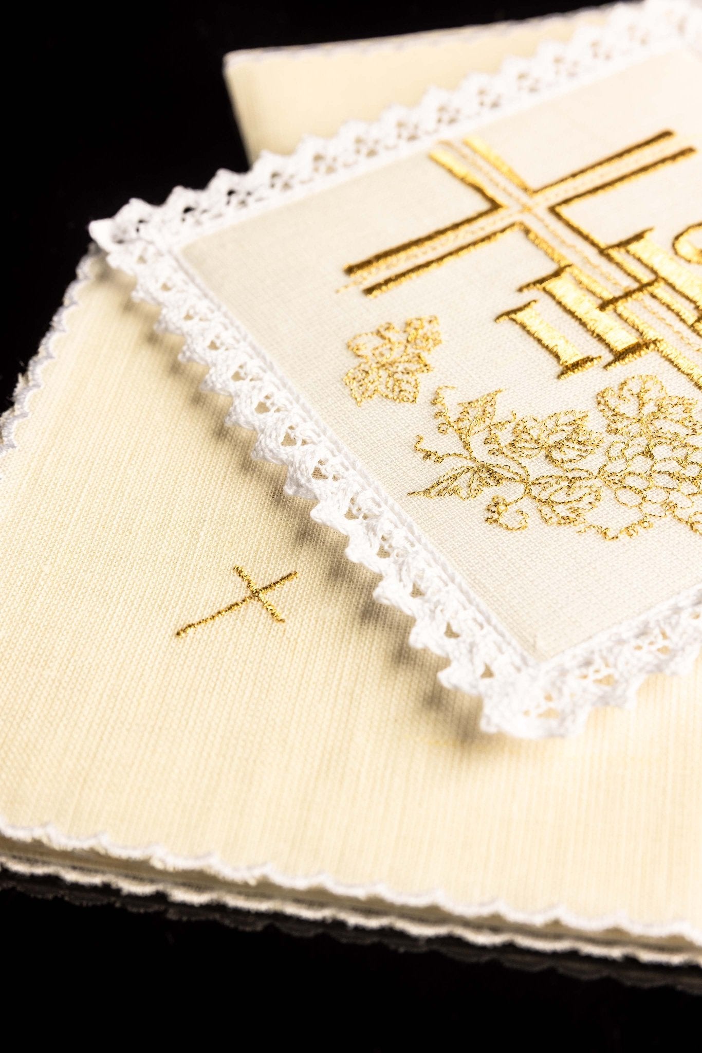 Juego de altar lino con bordado JHS y Cruz KKL/156 - CASULLAS.ES